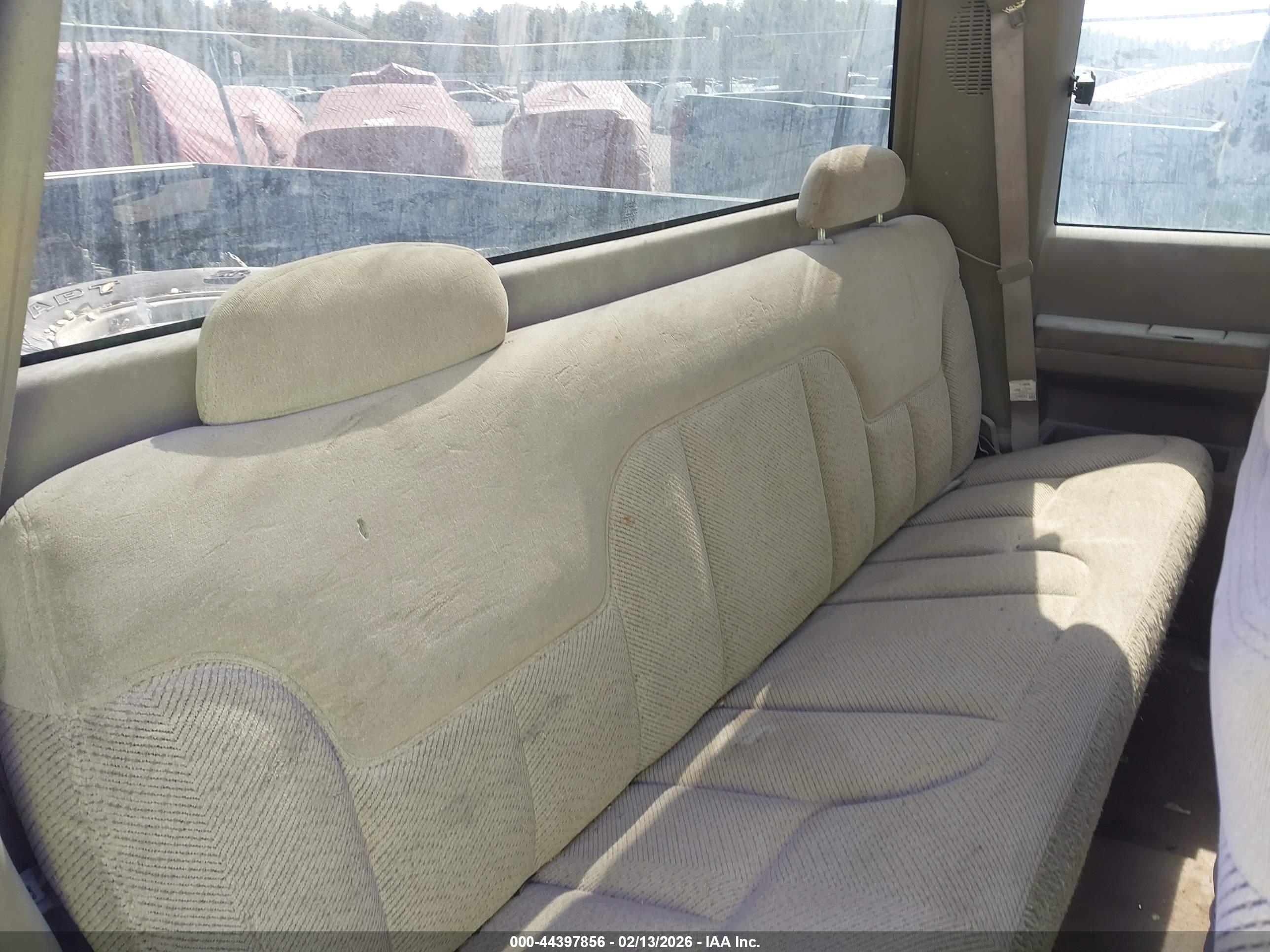 CHEVROLET C1500 image 8