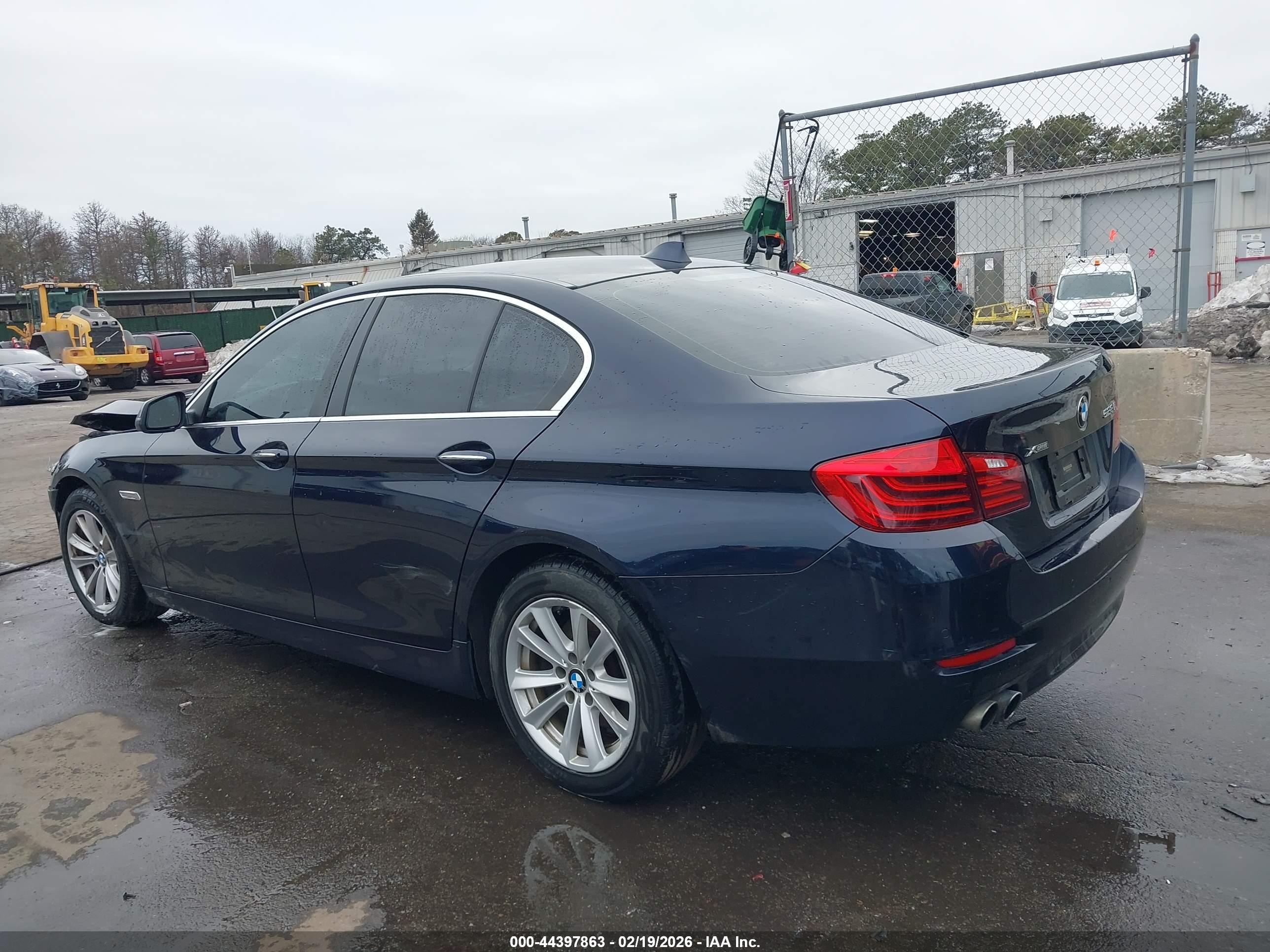 BMW 528I image 3