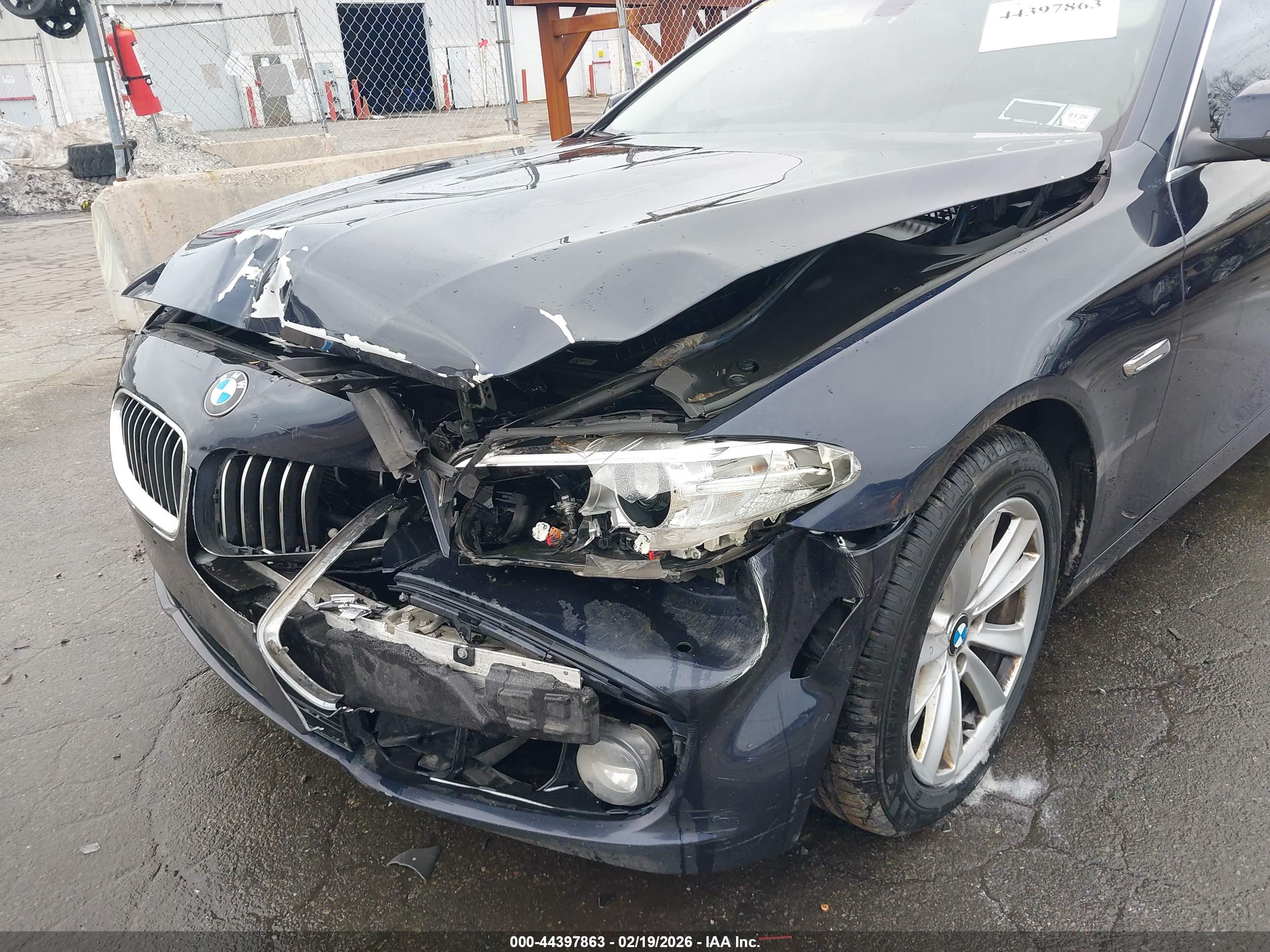 BMW 528I image 6