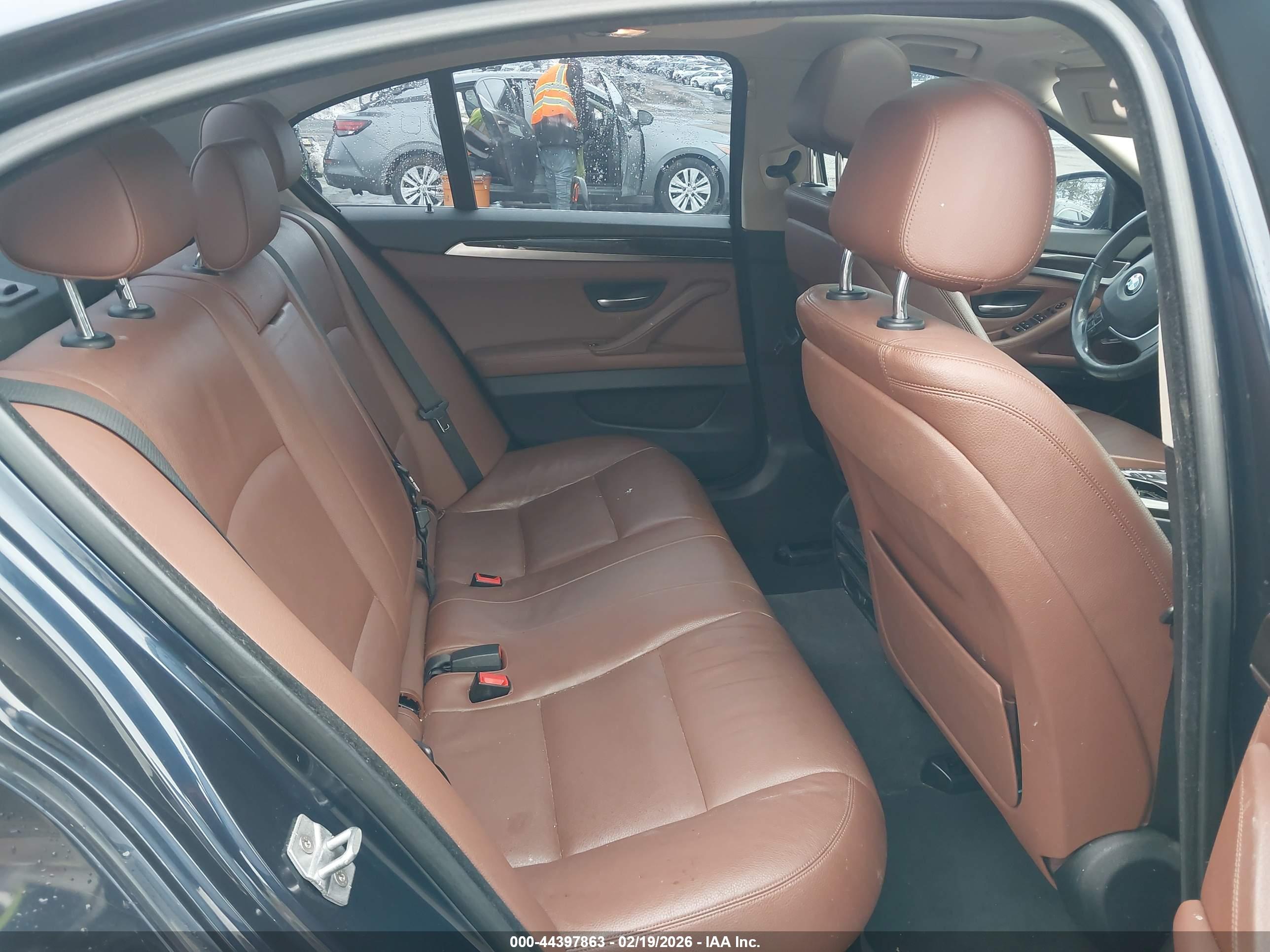 BMW 528I image 8