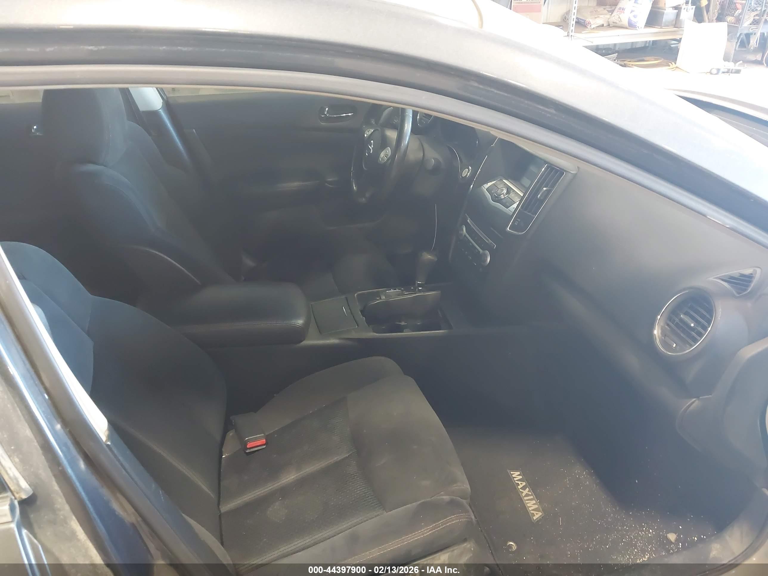 NISSAN MAXIMA image 5