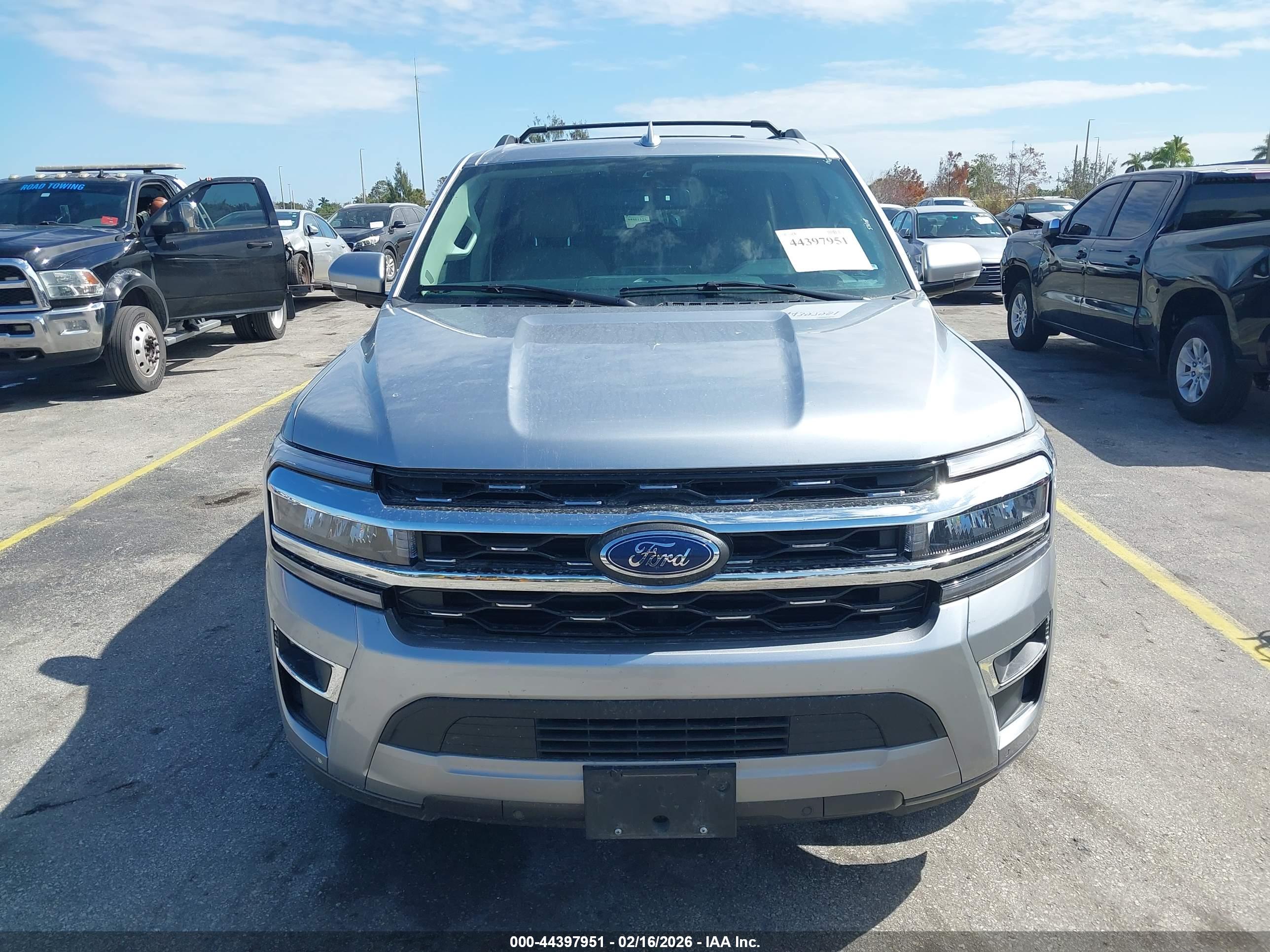 FORD EXPEDITION image 6