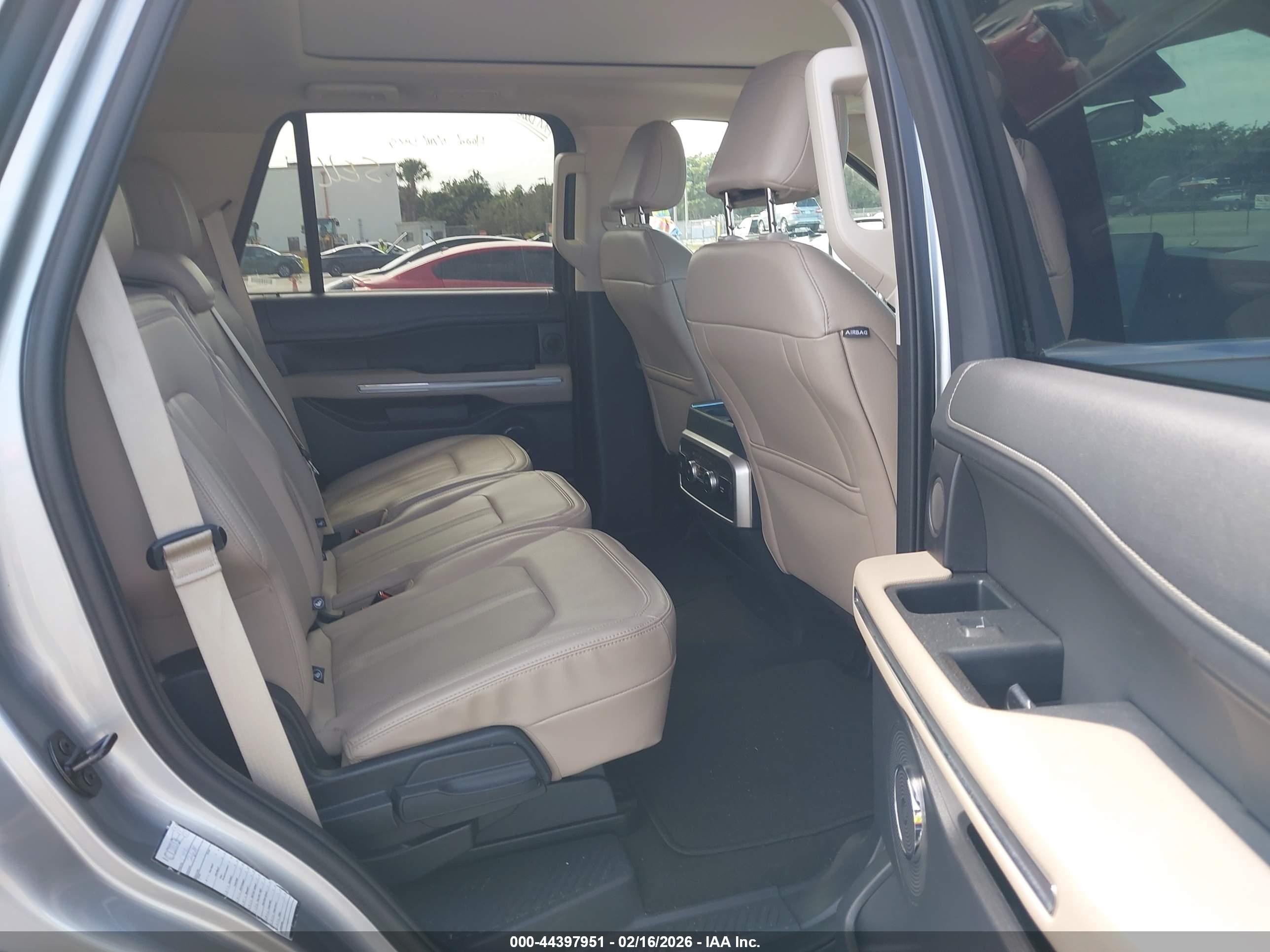 FORD EXPEDITION image 8