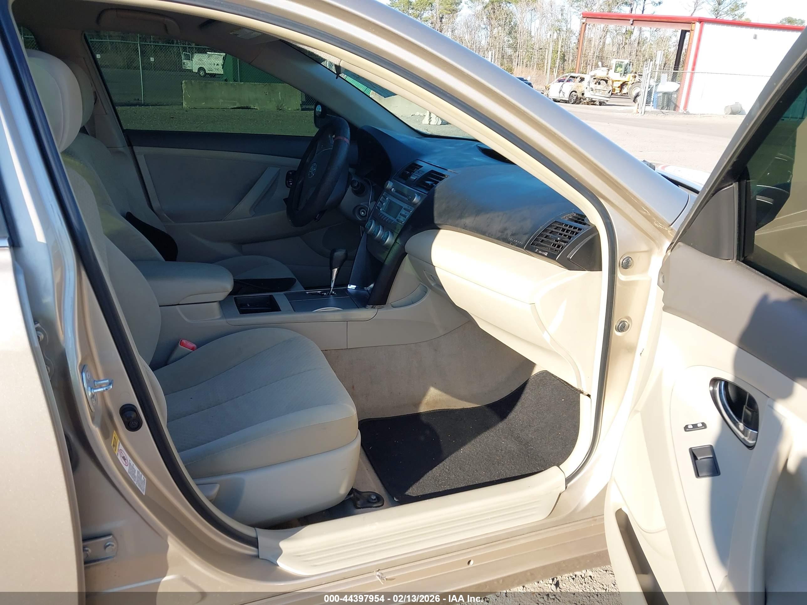 TOYOTA CAMRY image 5