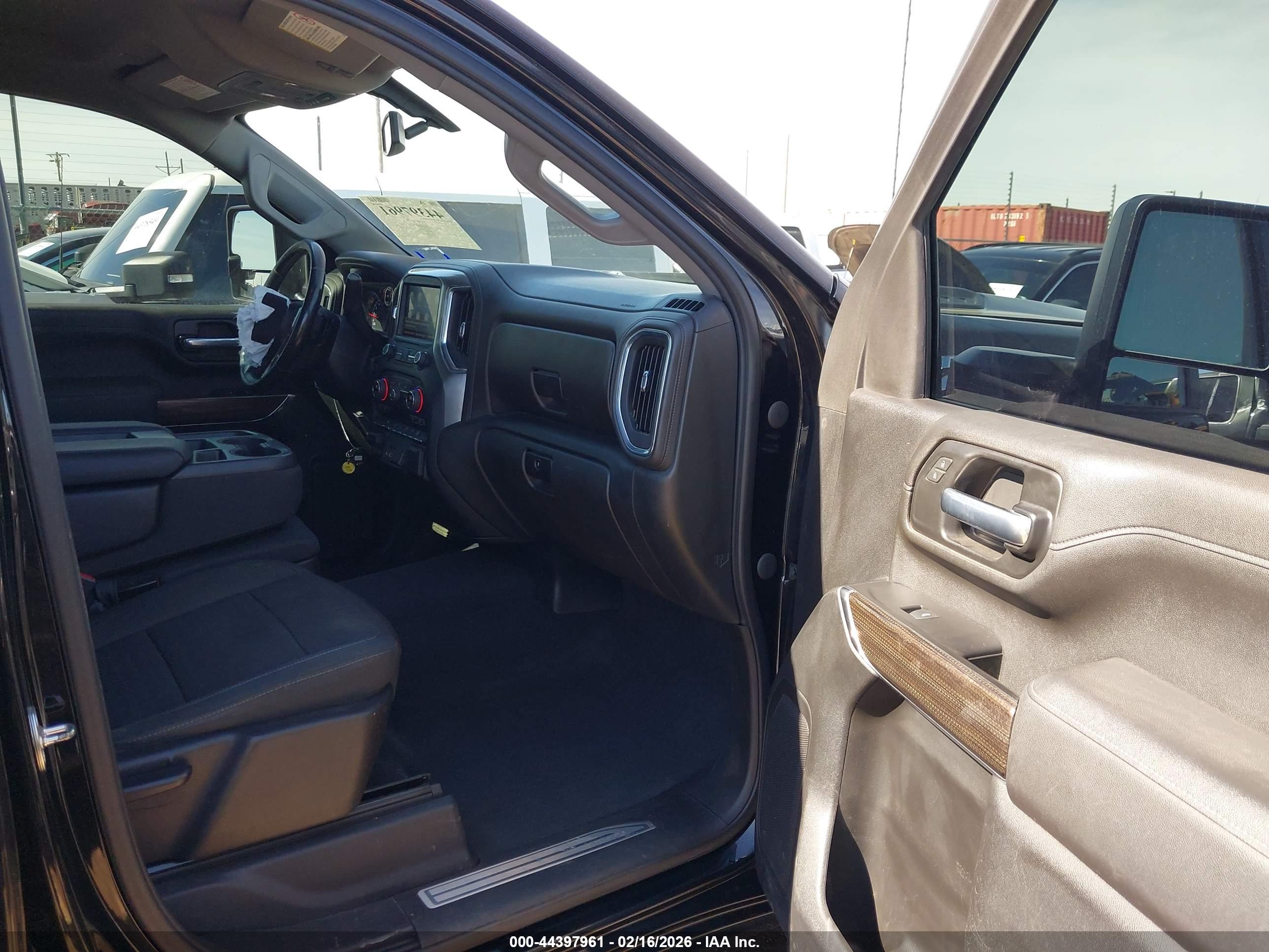 CHEVROLET SILVERADO image 8