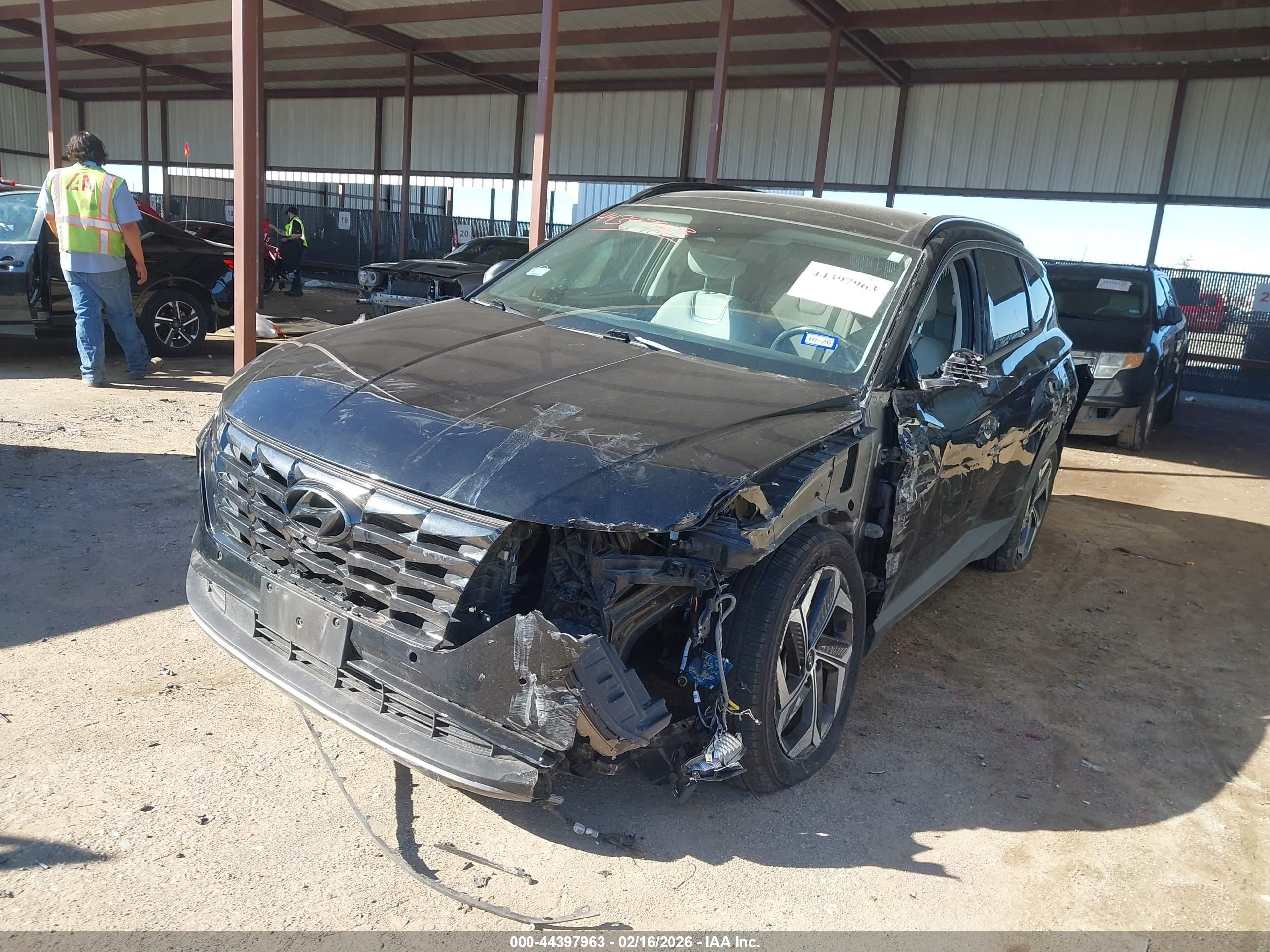 HYUNDAI TUCSON image 6