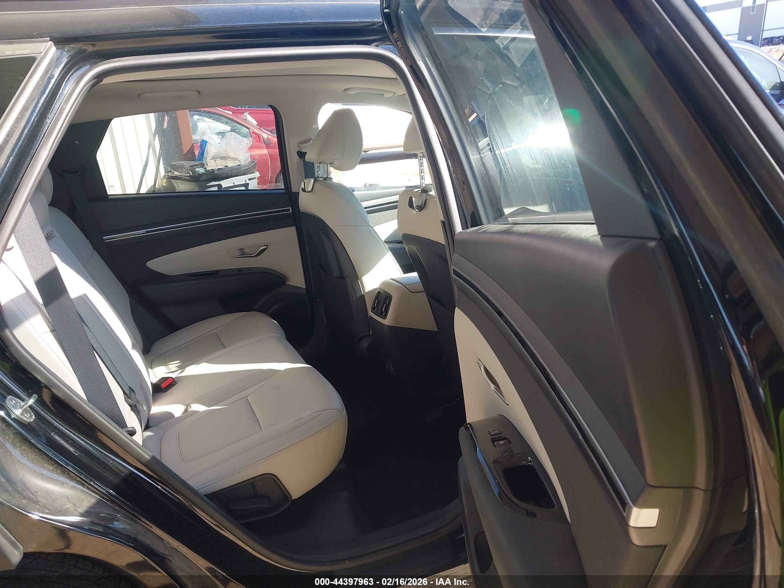 HYUNDAI TUCSON image 8