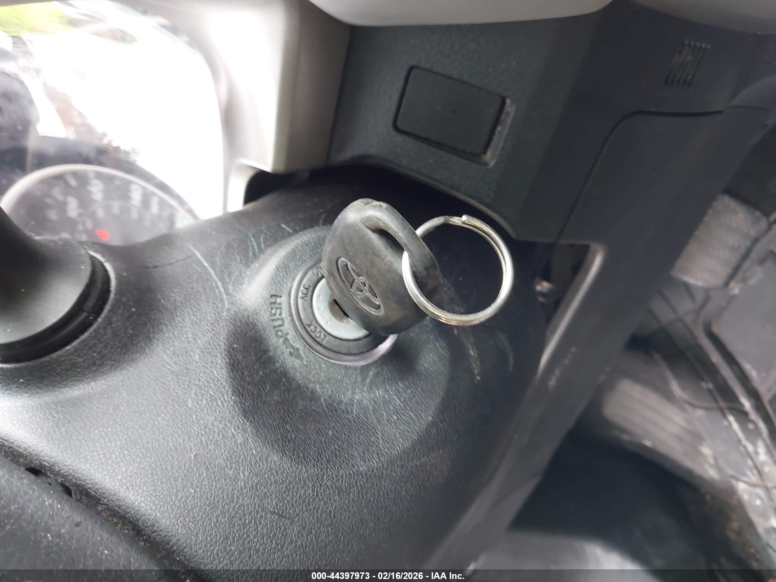 TOYOTA RAV4 image 11
