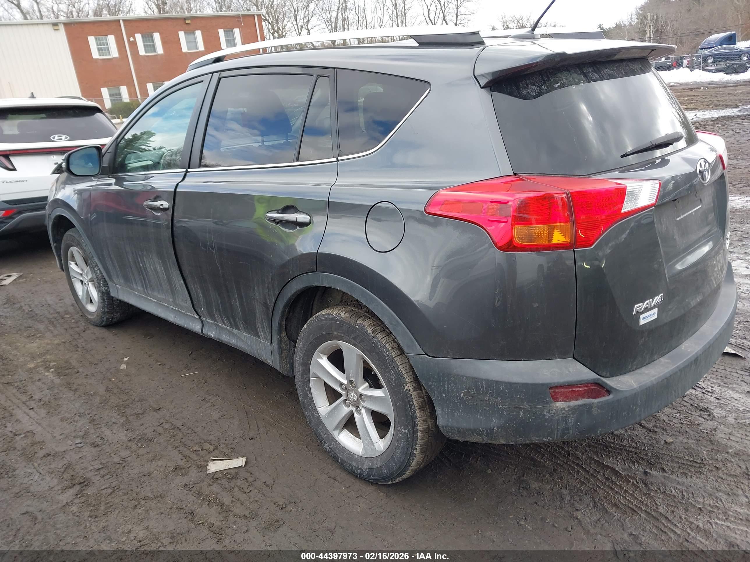 TOYOTA RAV4 image 3