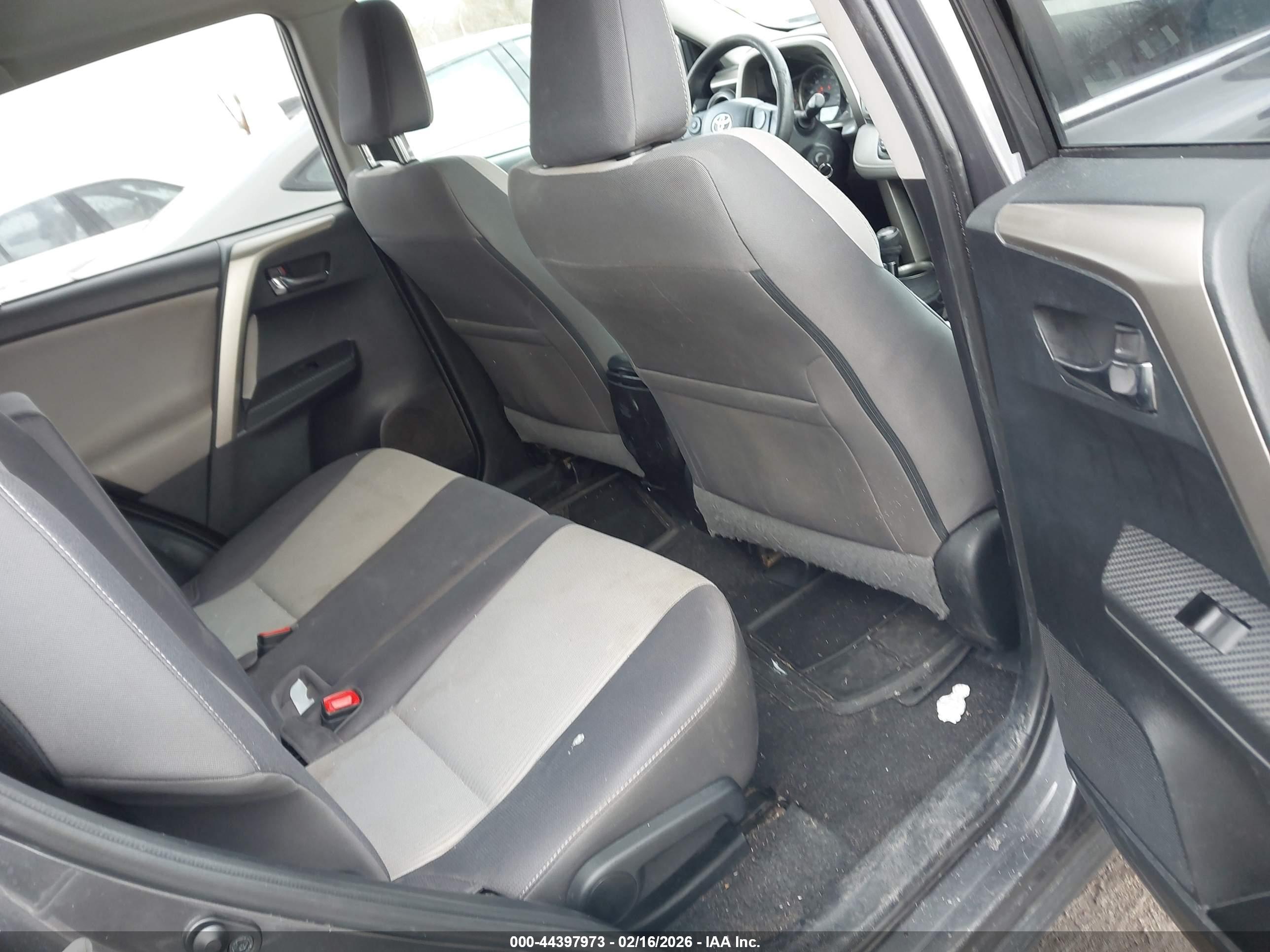 TOYOTA RAV4 image 8