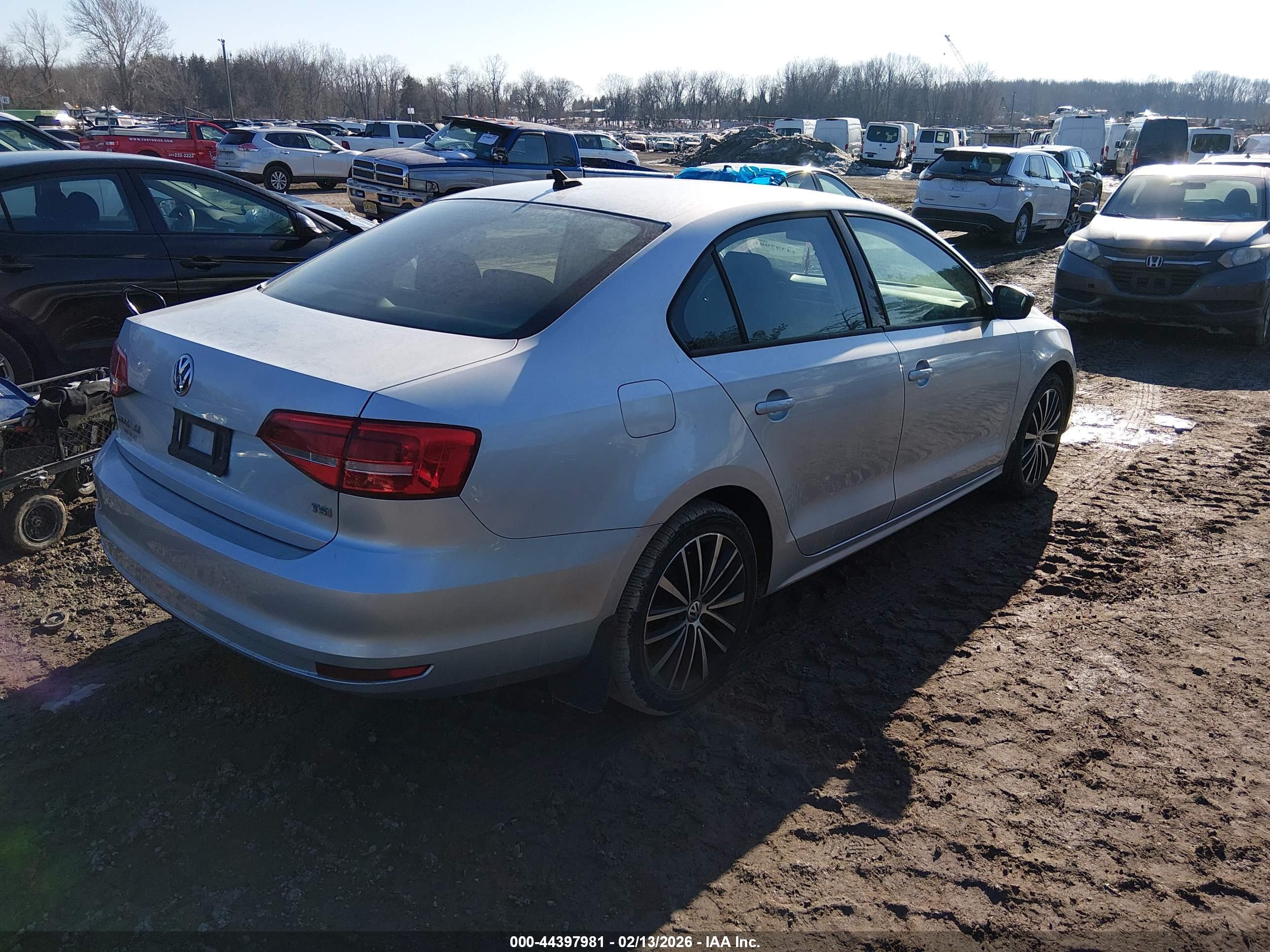 VOLKSWAGEN JETTA image 4