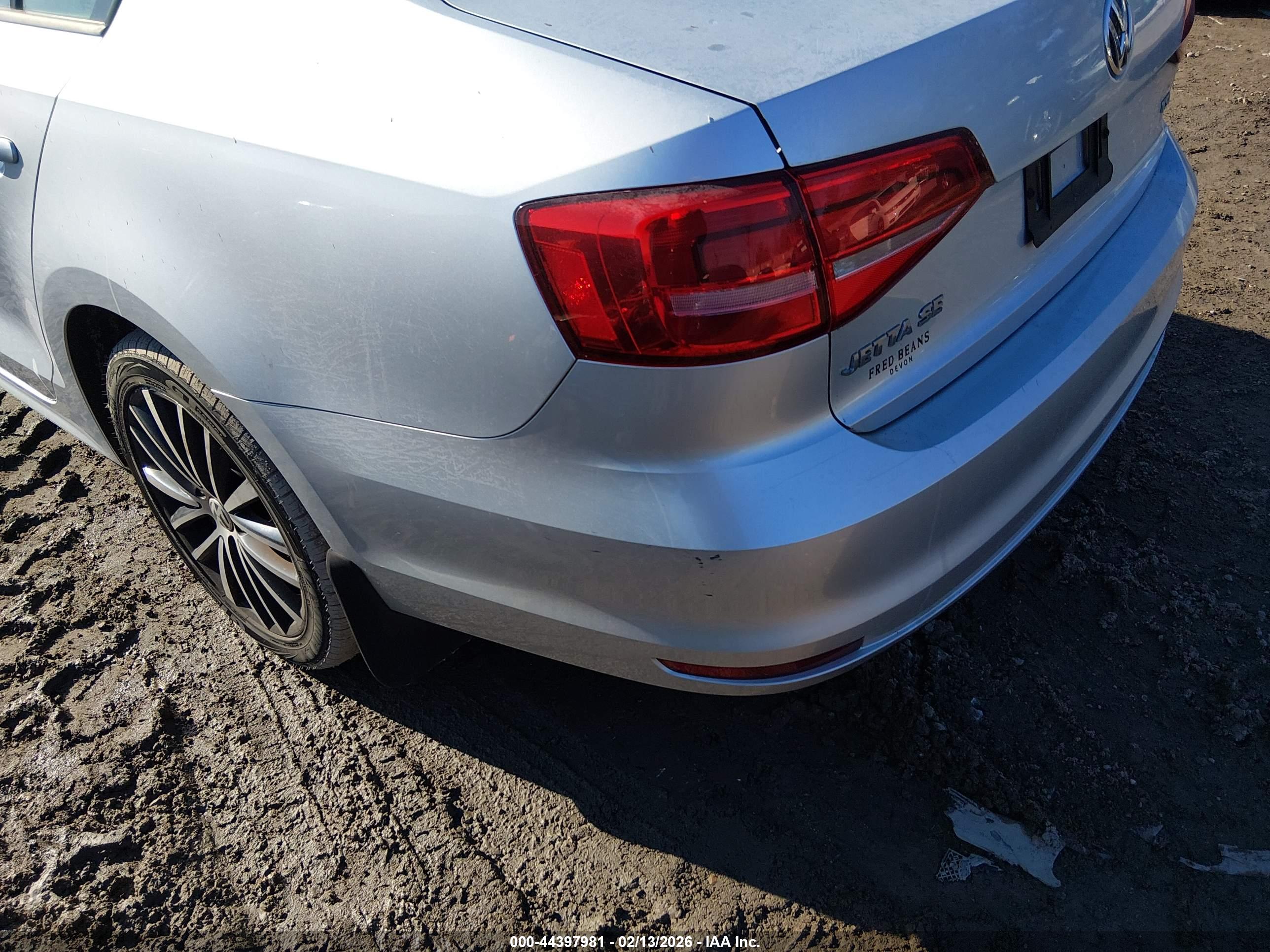 VOLKSWAGEN JETTA image 6