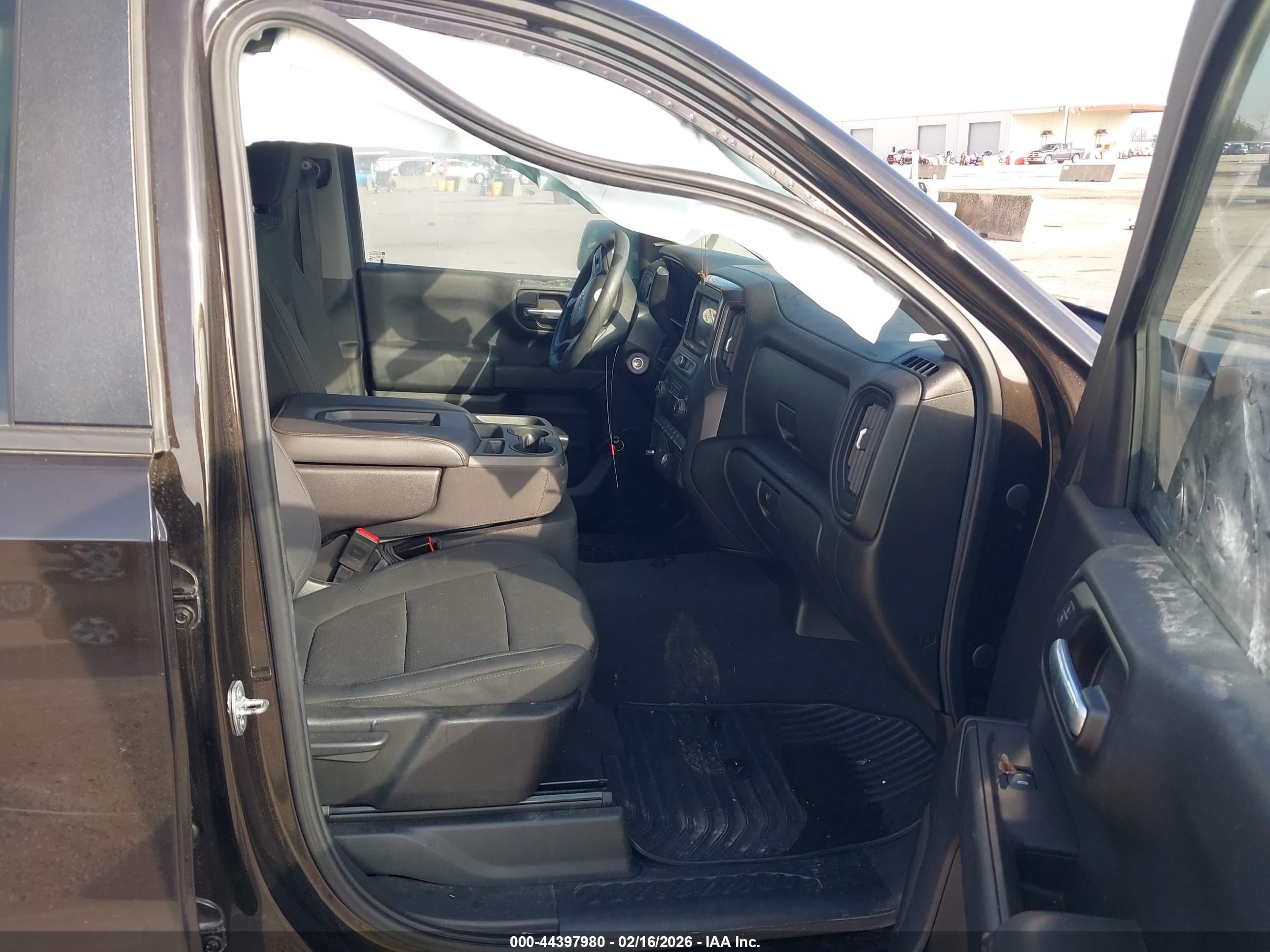 CHEVROLET SILVERADO image 5