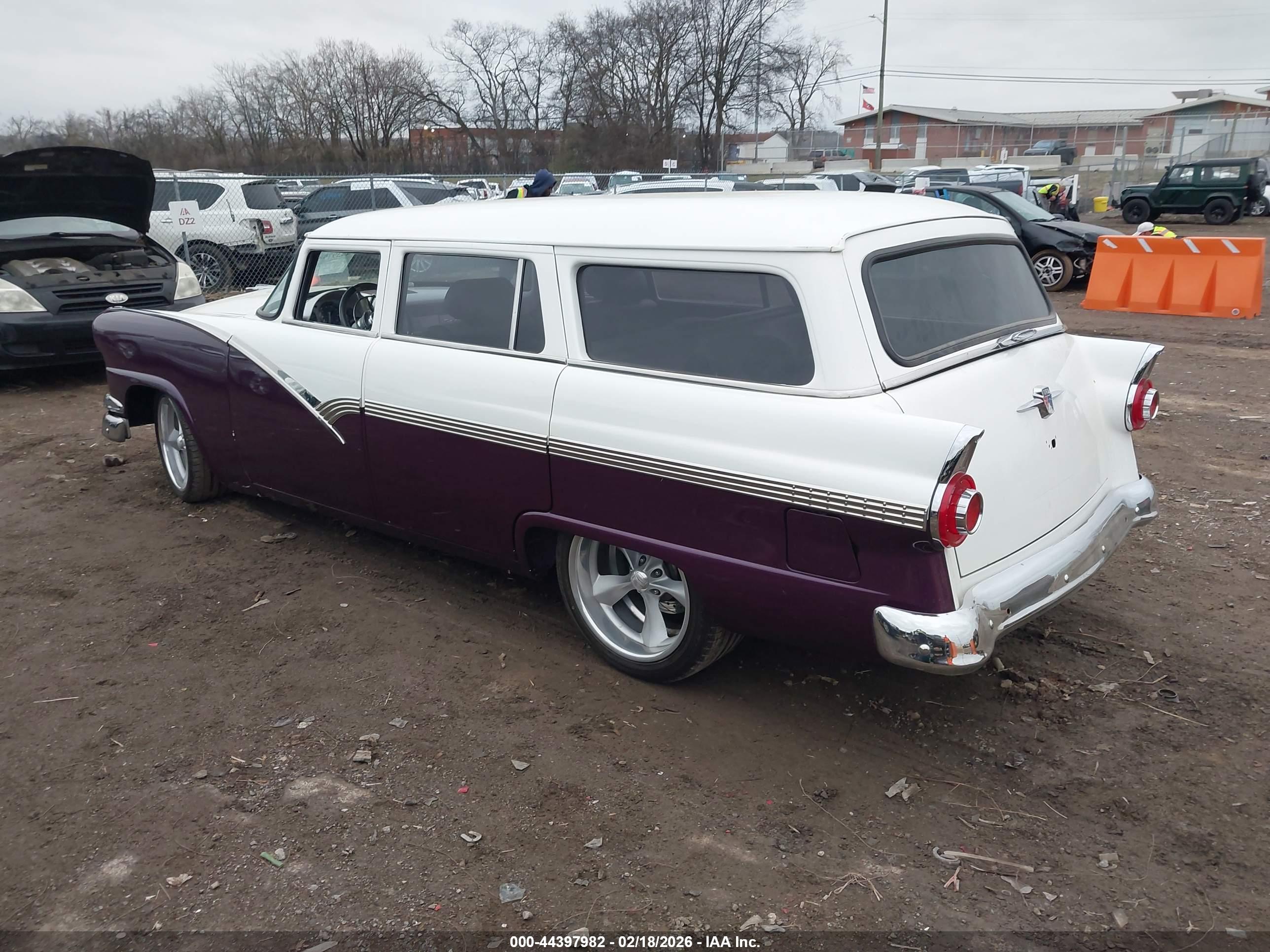 FORD COUNTRY image 3