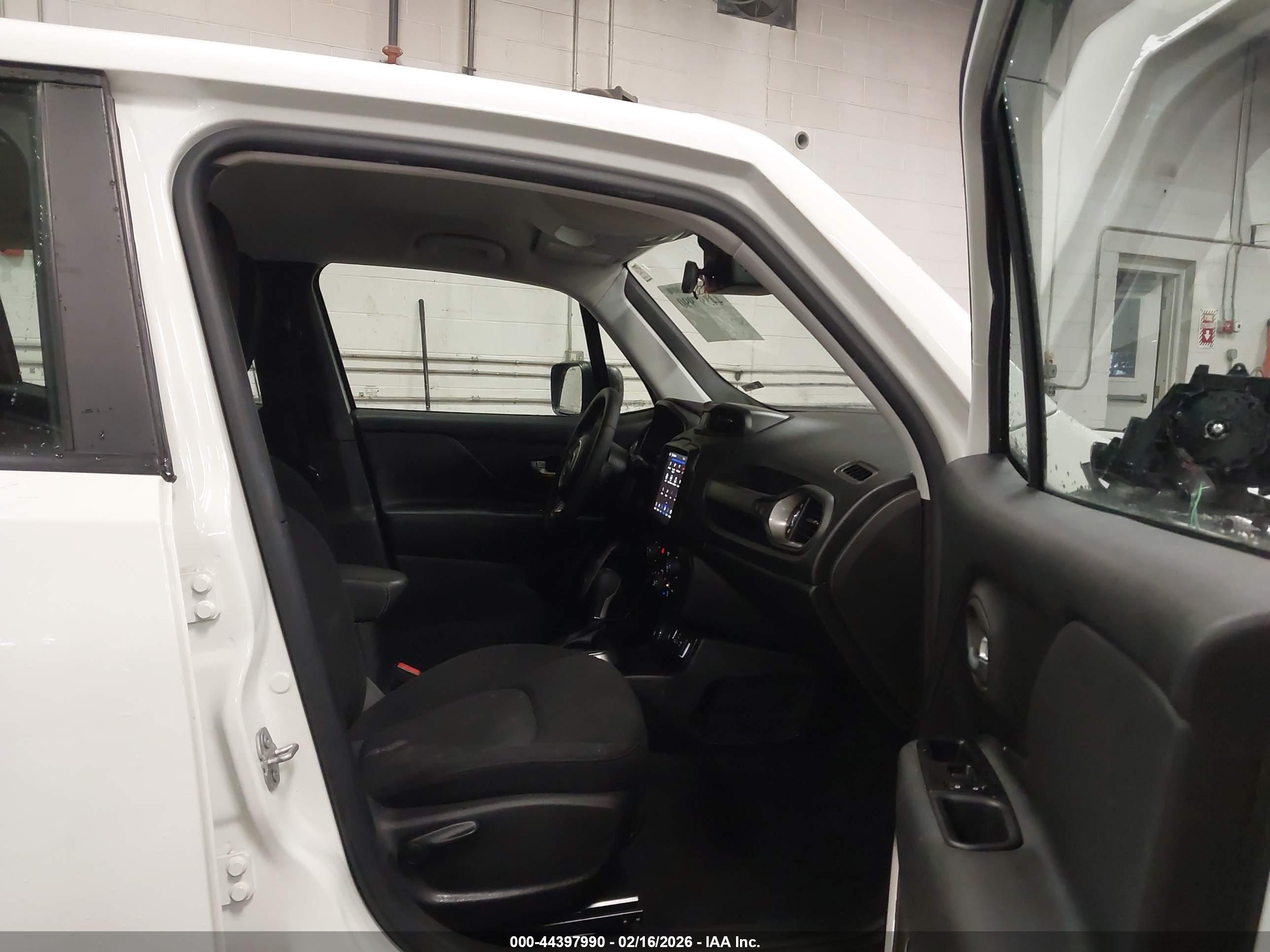 JEEP RENEGADE image 5