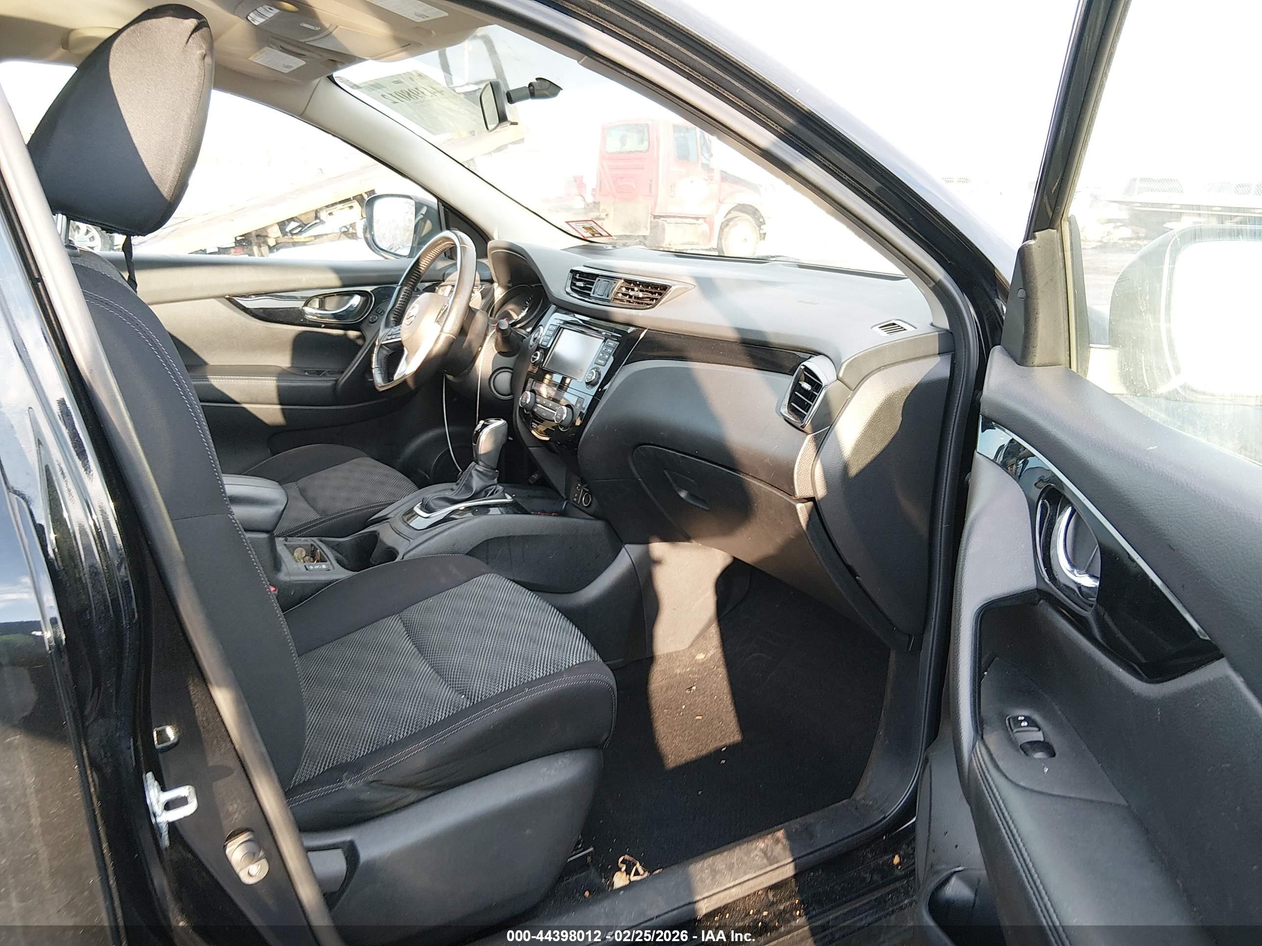 NISSAN ROGUE image 5