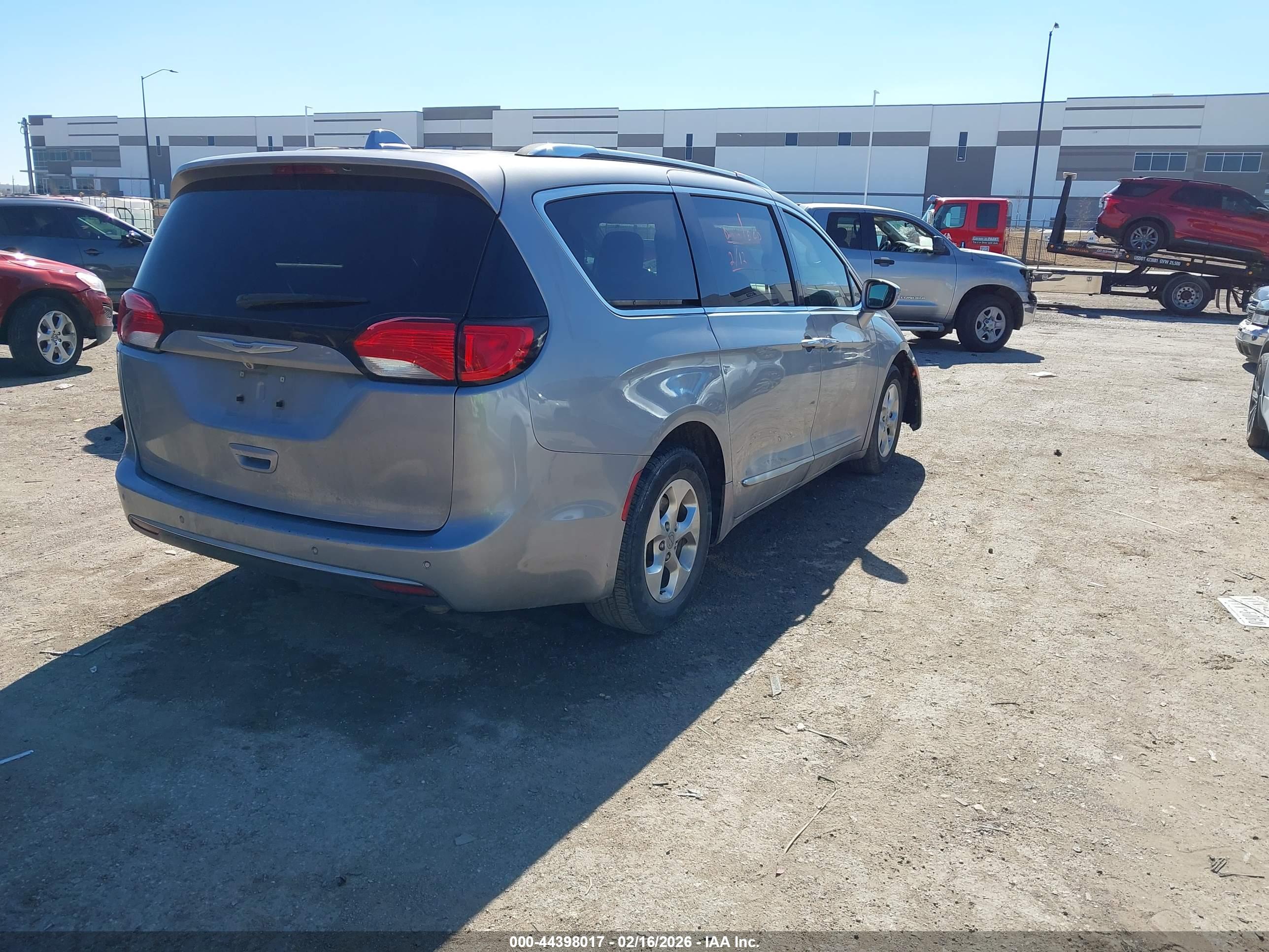 CHRYSLER PACIFICA image 4