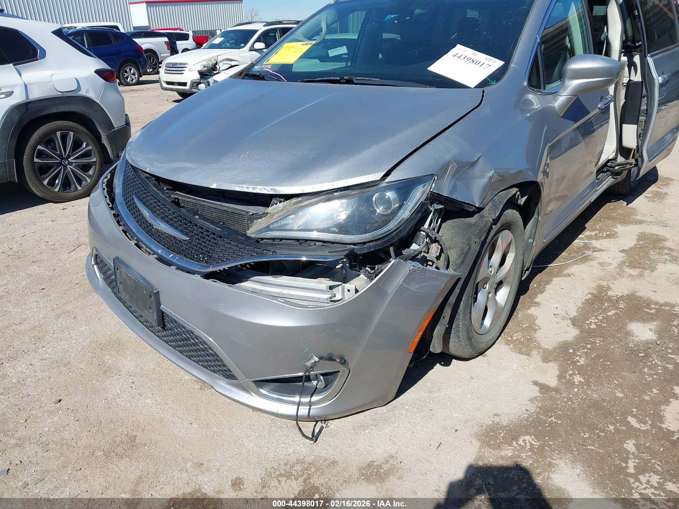 CHRYSLER PACIFICA image 6