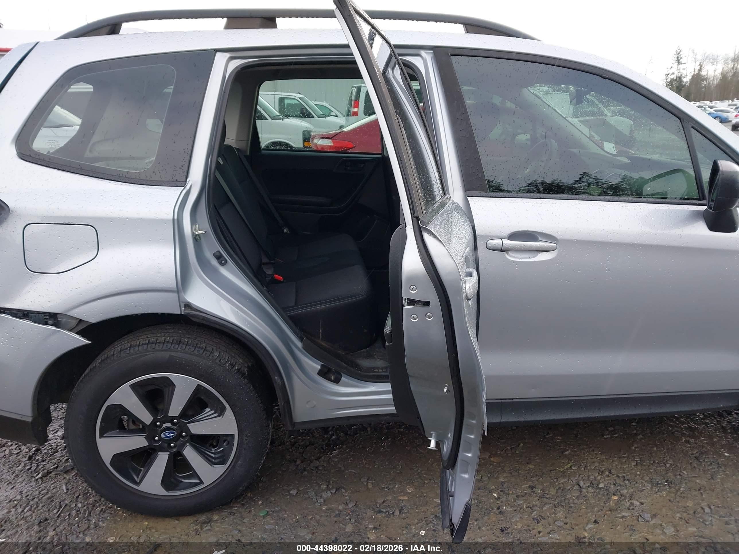 SUBARU FORESTER image 8