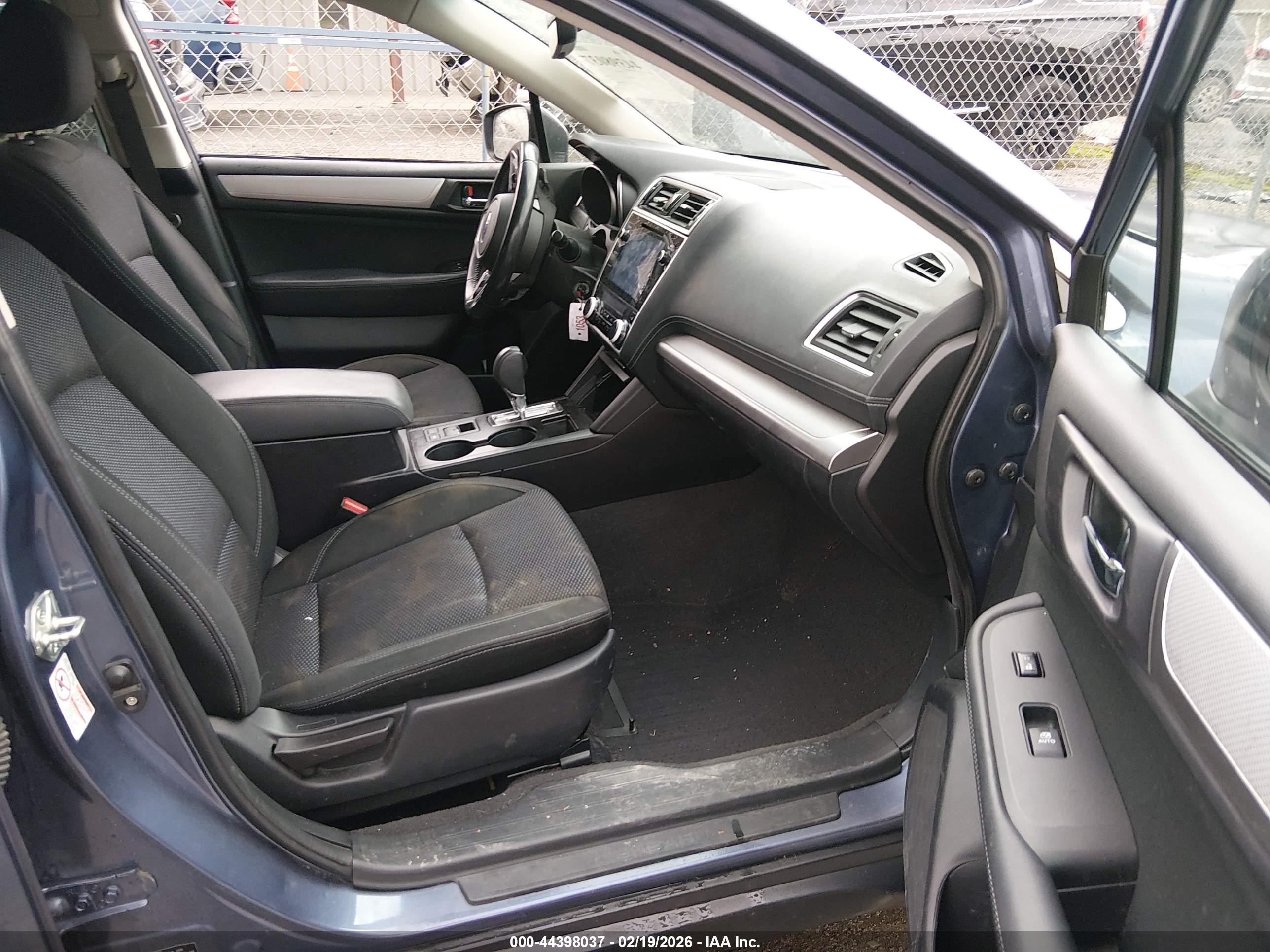 SUBARU OUTBACK image 5