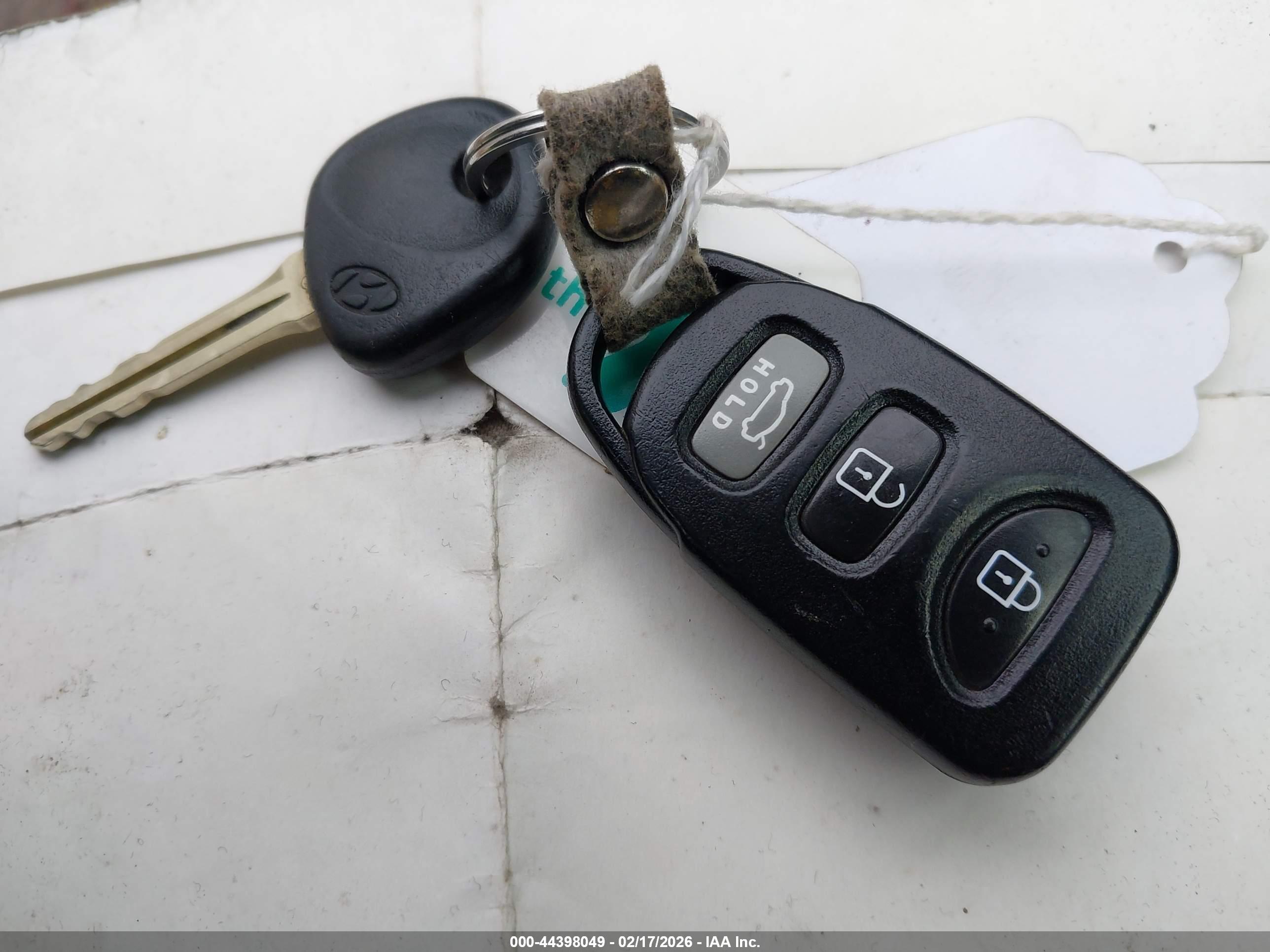 HYUNDAI ELANTRA image 11