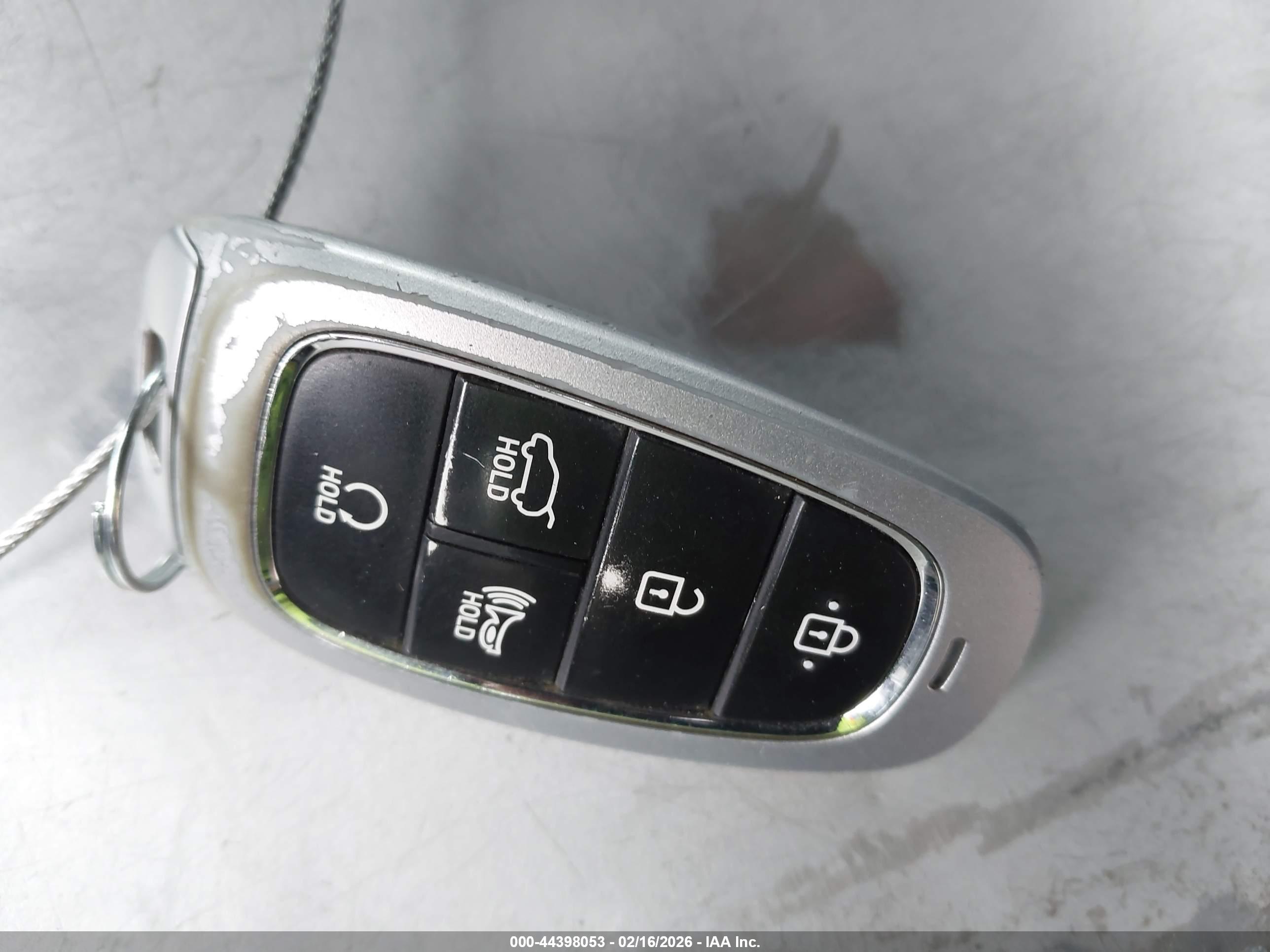 HYUNDAI TUCSON image 11