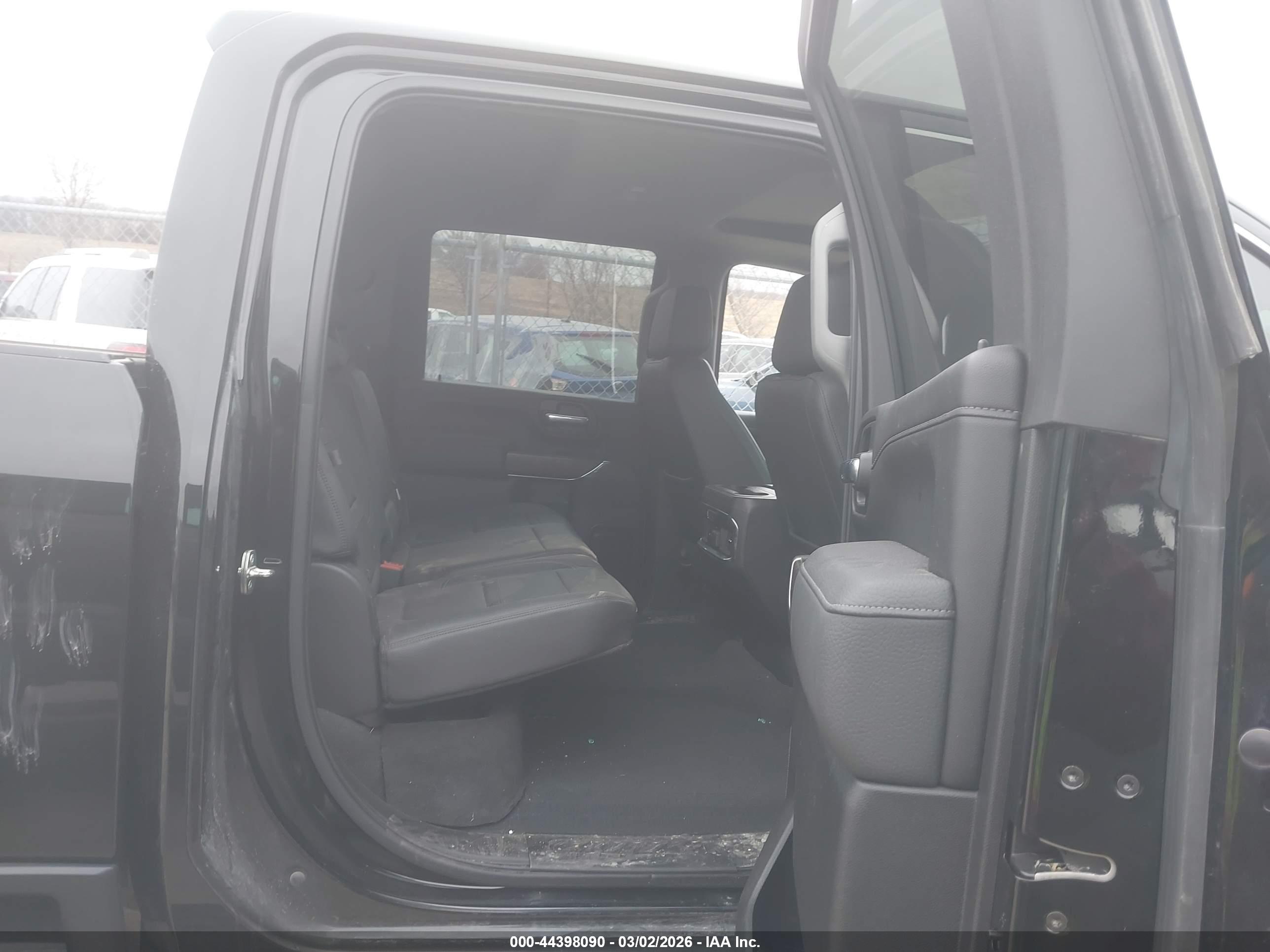 GMC SIERRA image 8