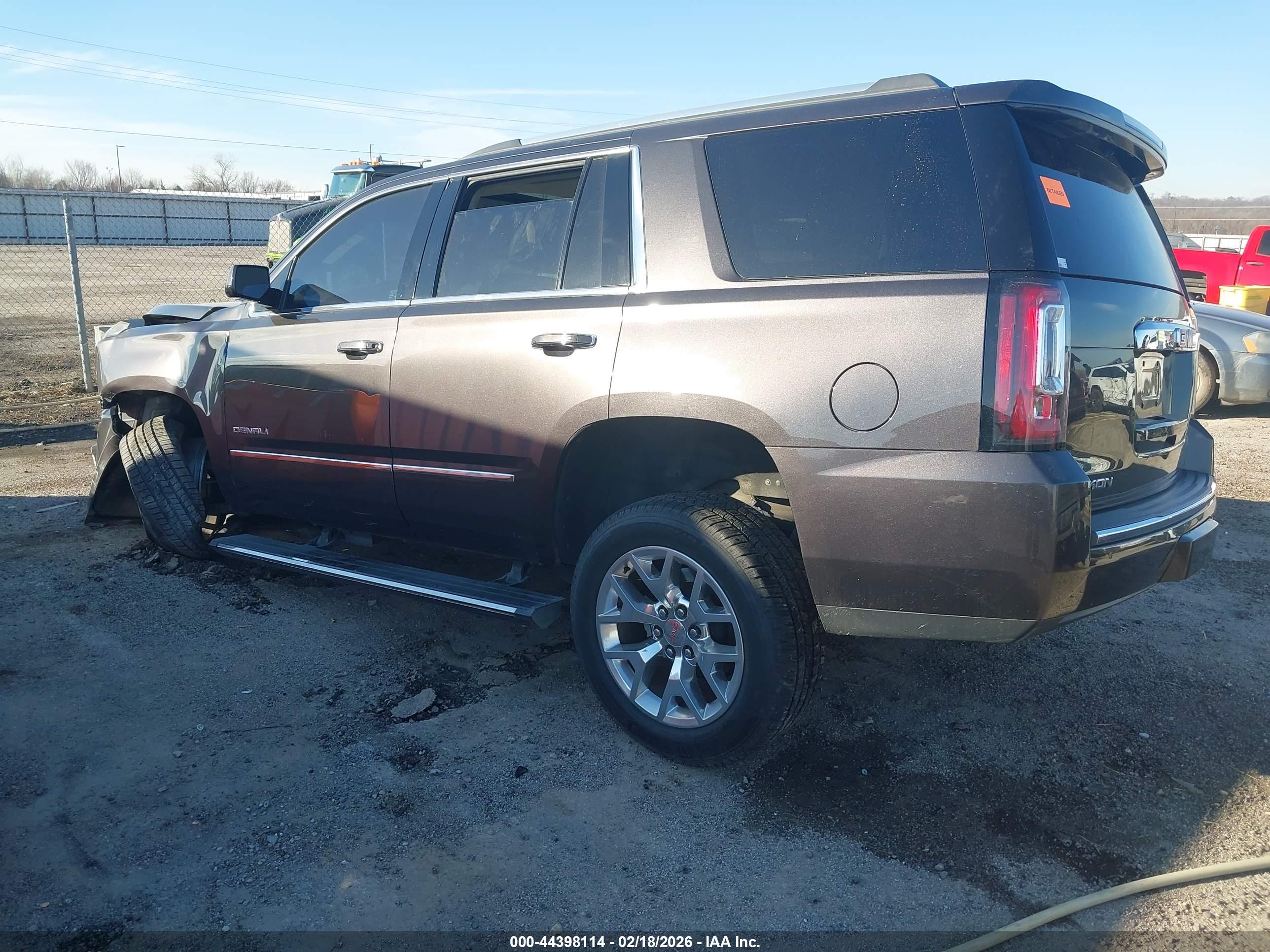 GMC YUKON image 3