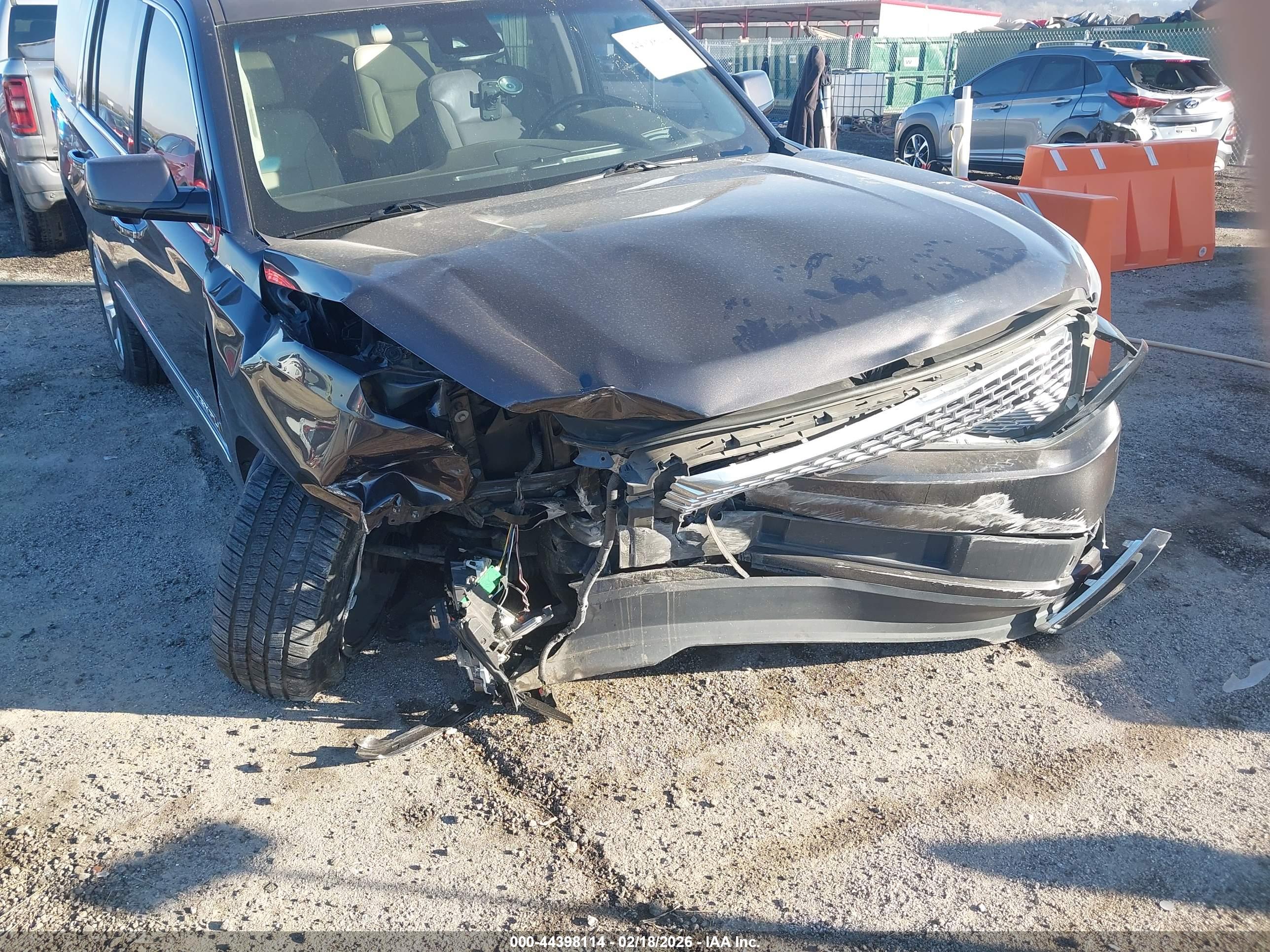 GMC YUKON image 6