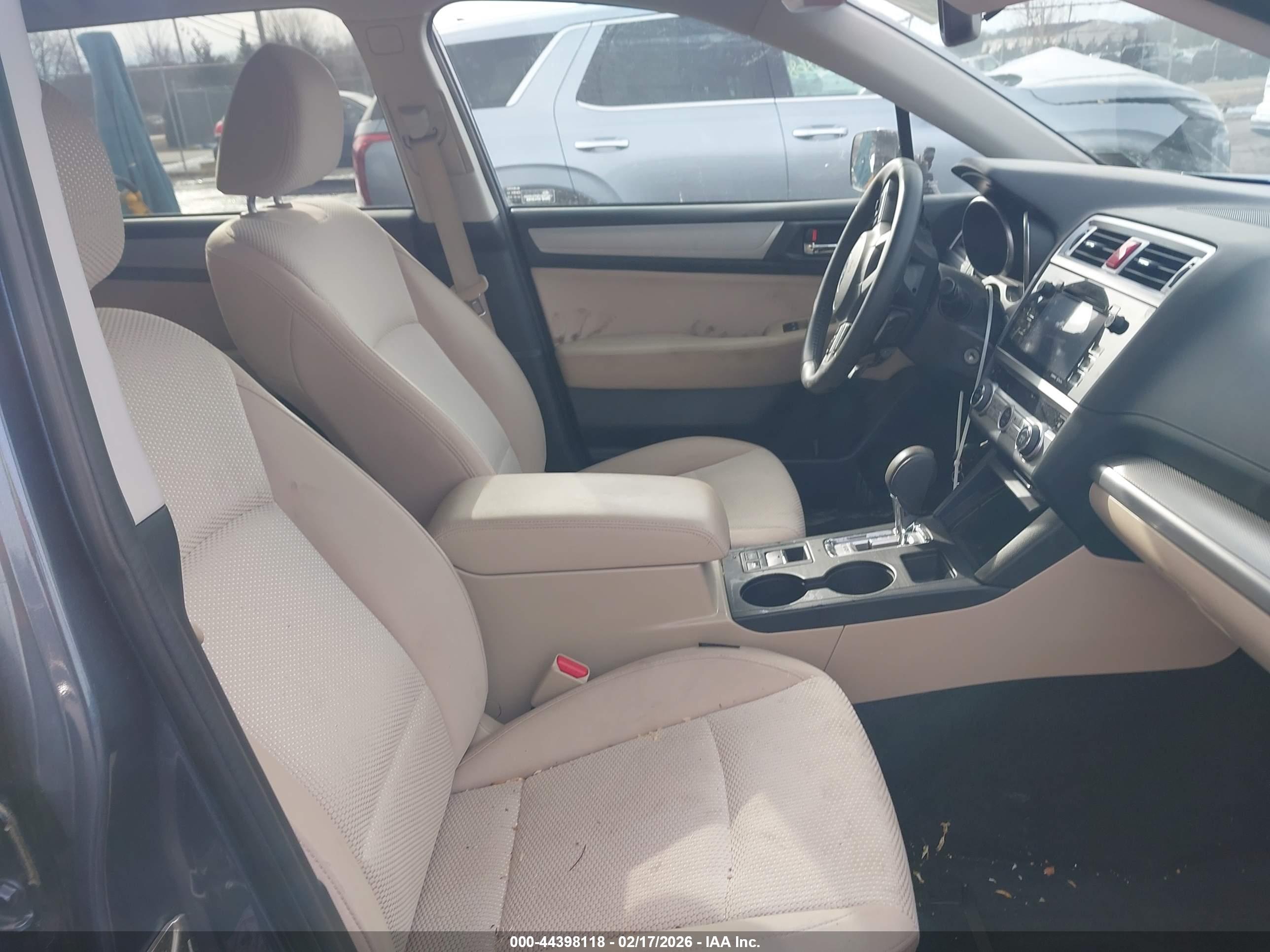 SUBARU OUTBACK image 5