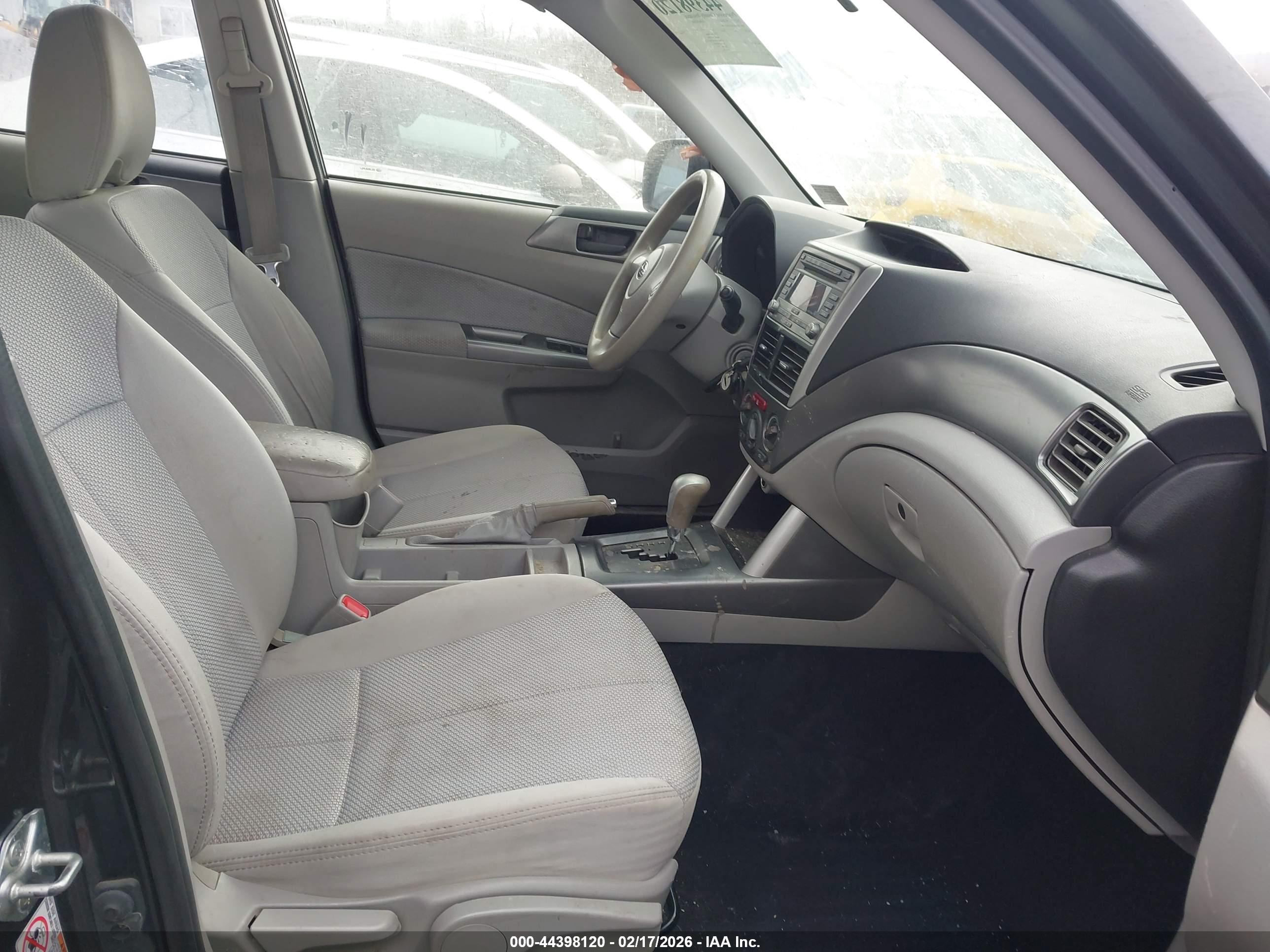 SUBARU FORESTER image 5