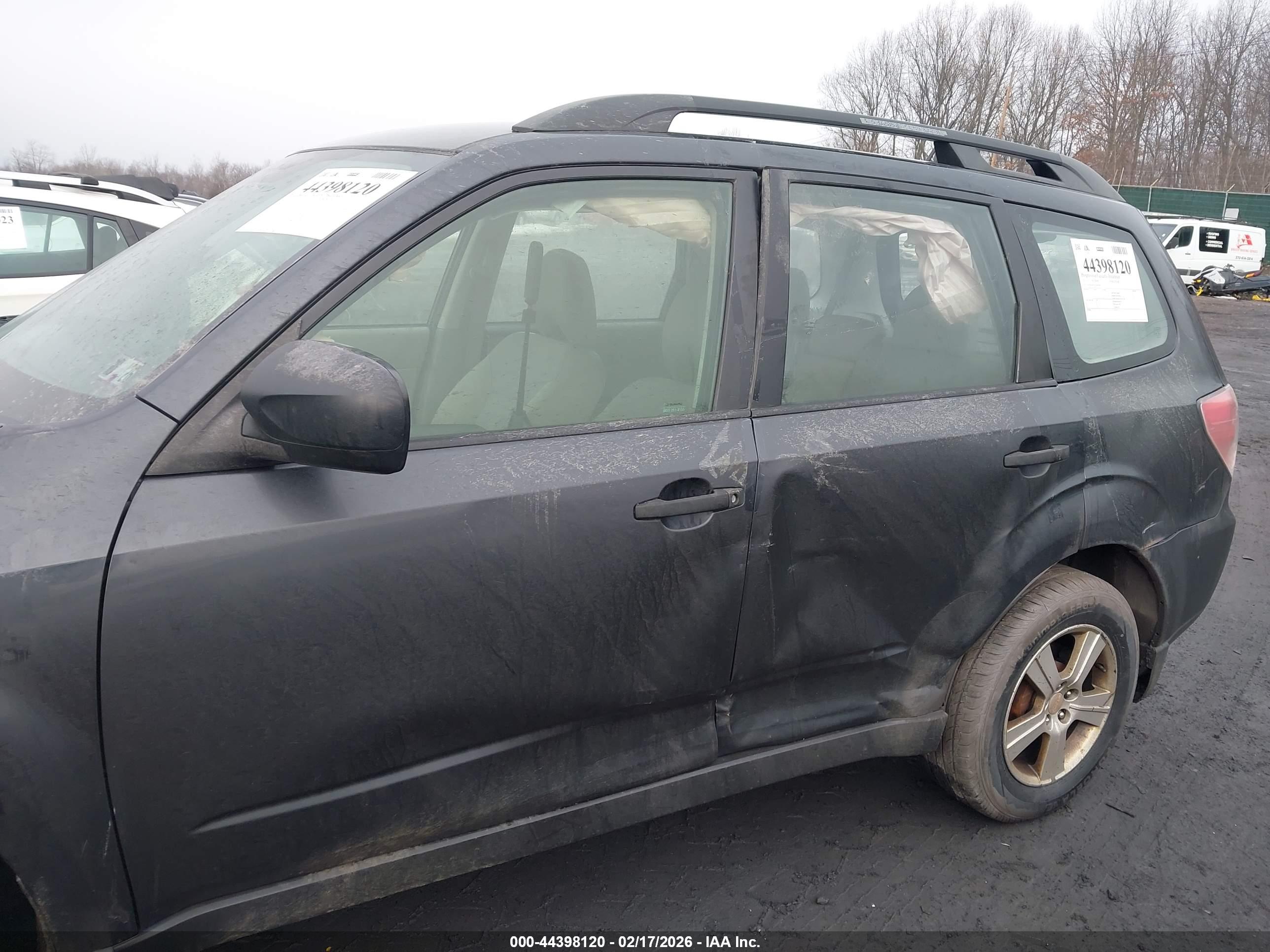 SUBARU FORESTER image 6