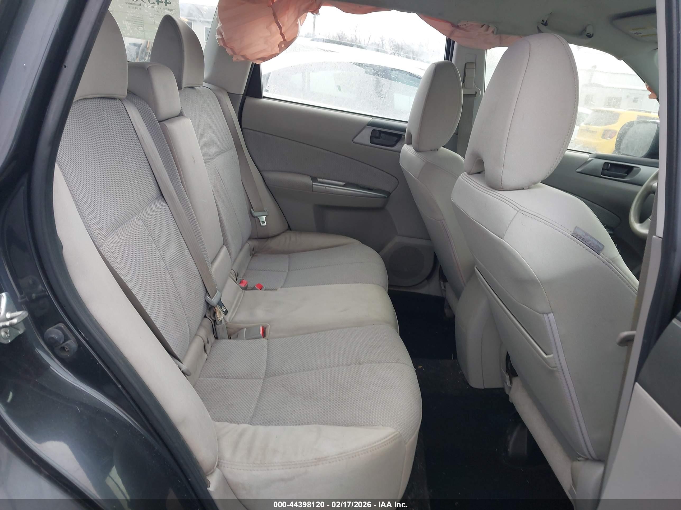 SUBARU FORESTER image 8