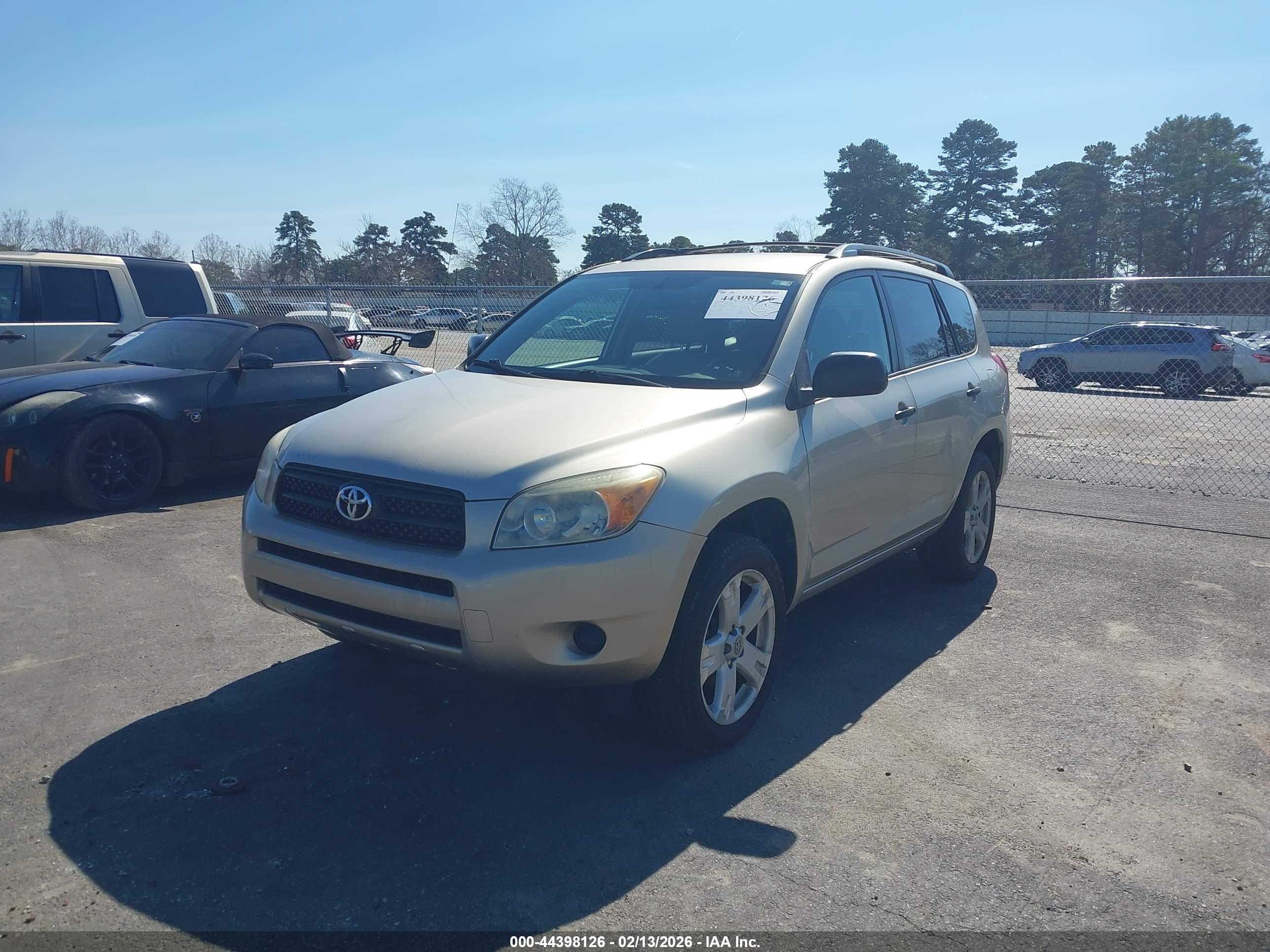 TOYOTA RAV4 image 2