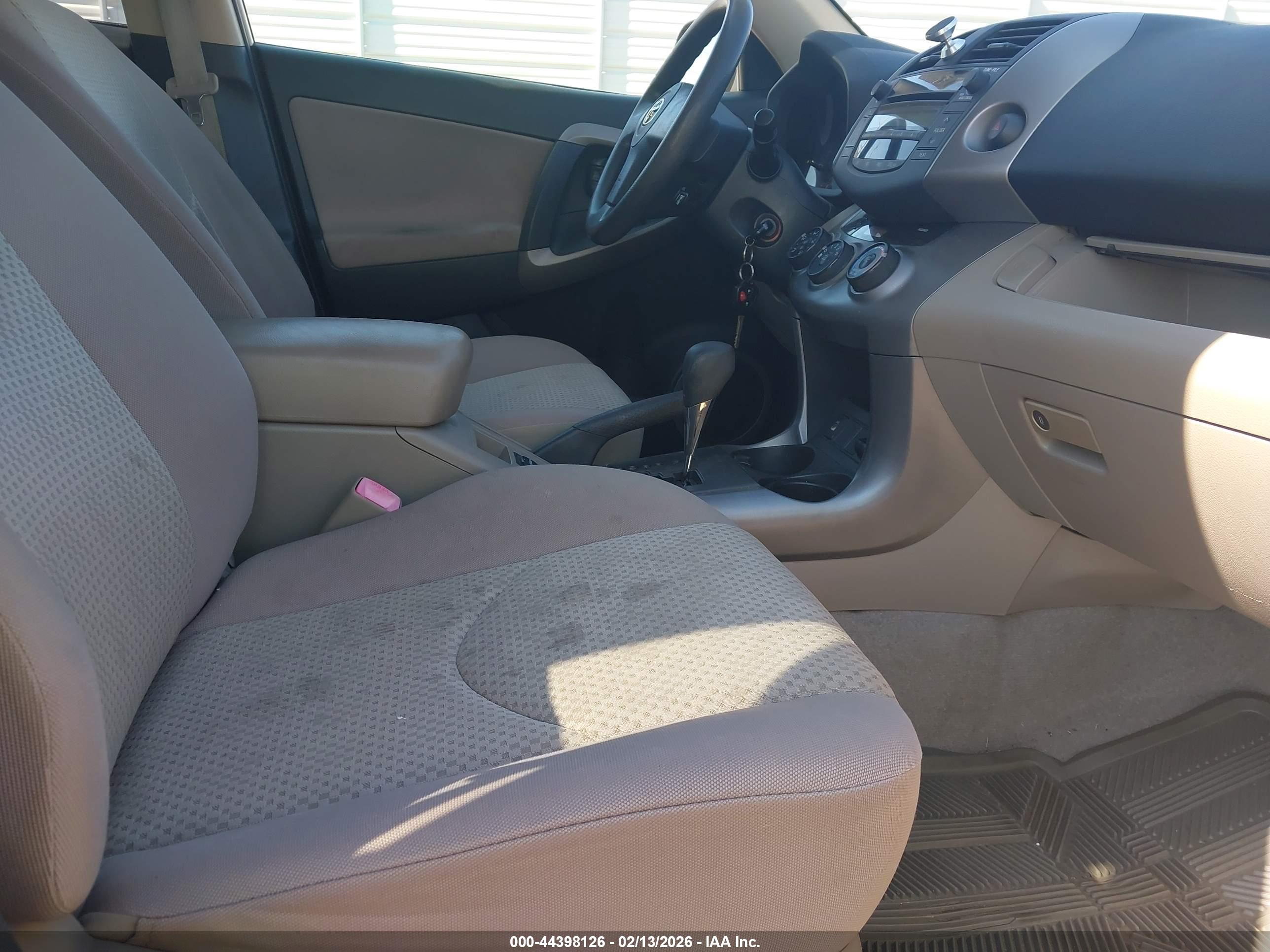 TOYOTA RAV4 image 5