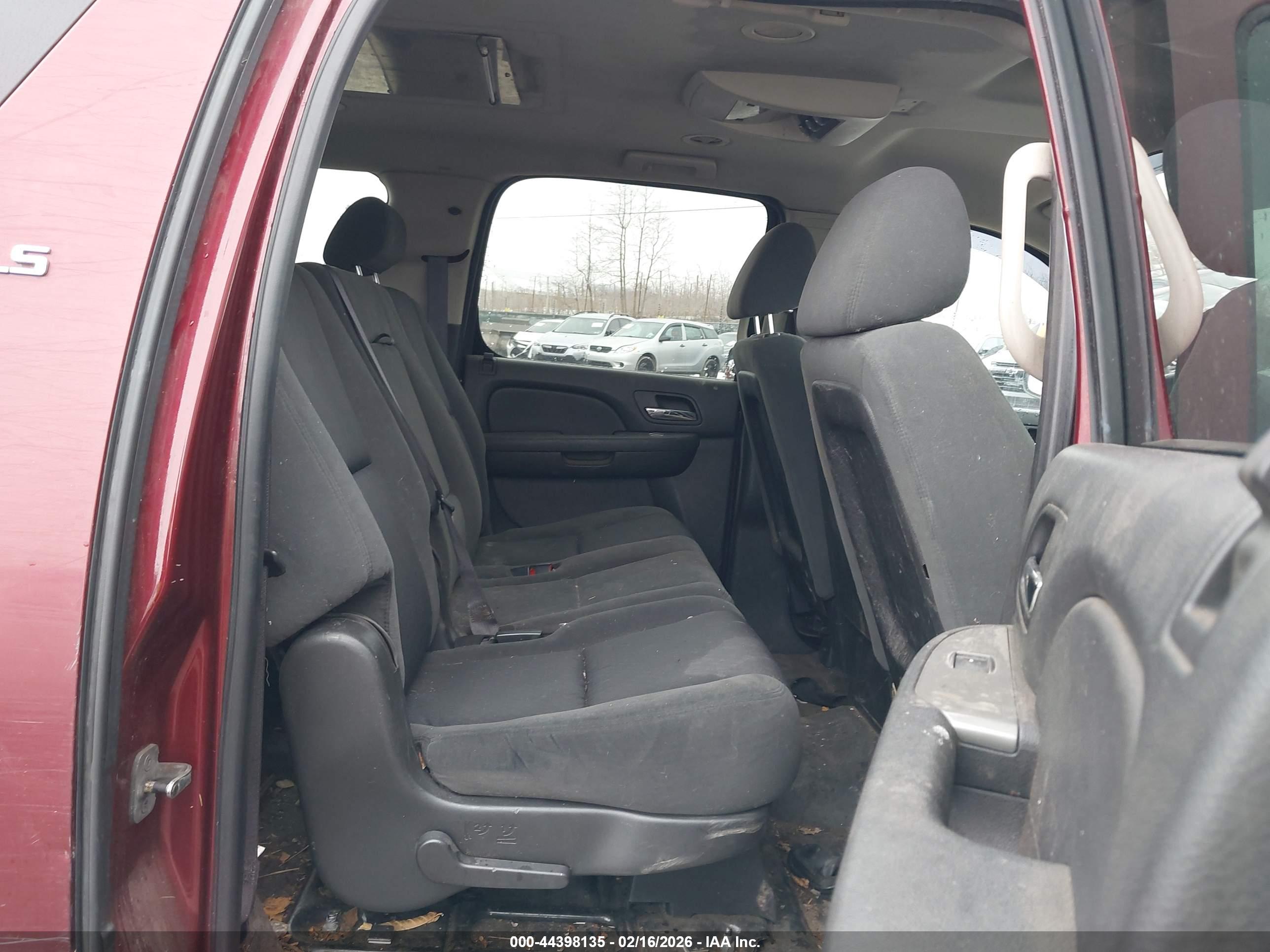CHEVROLET SUBURBAN image 8