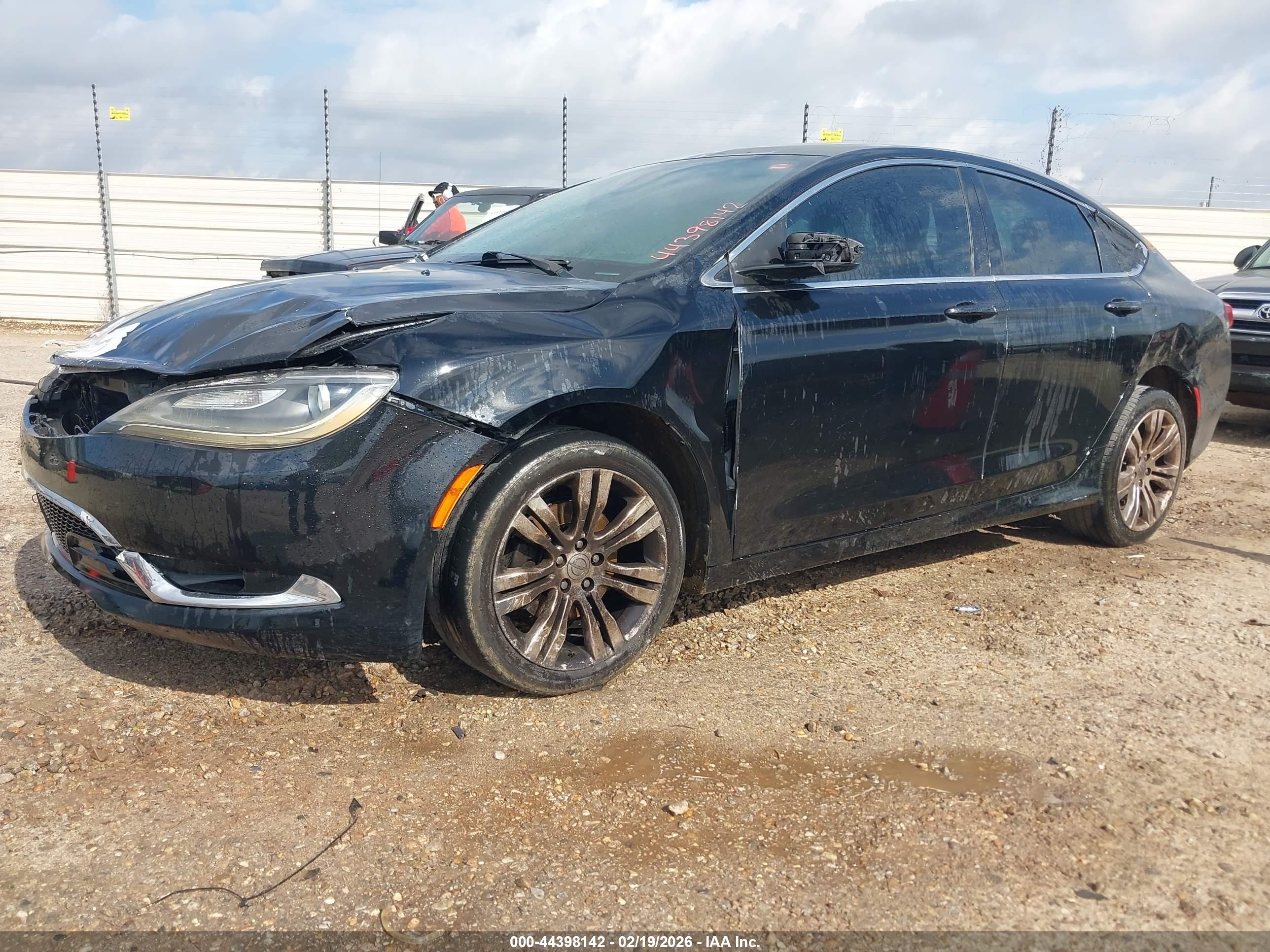 CHRYSLER 200 image 2