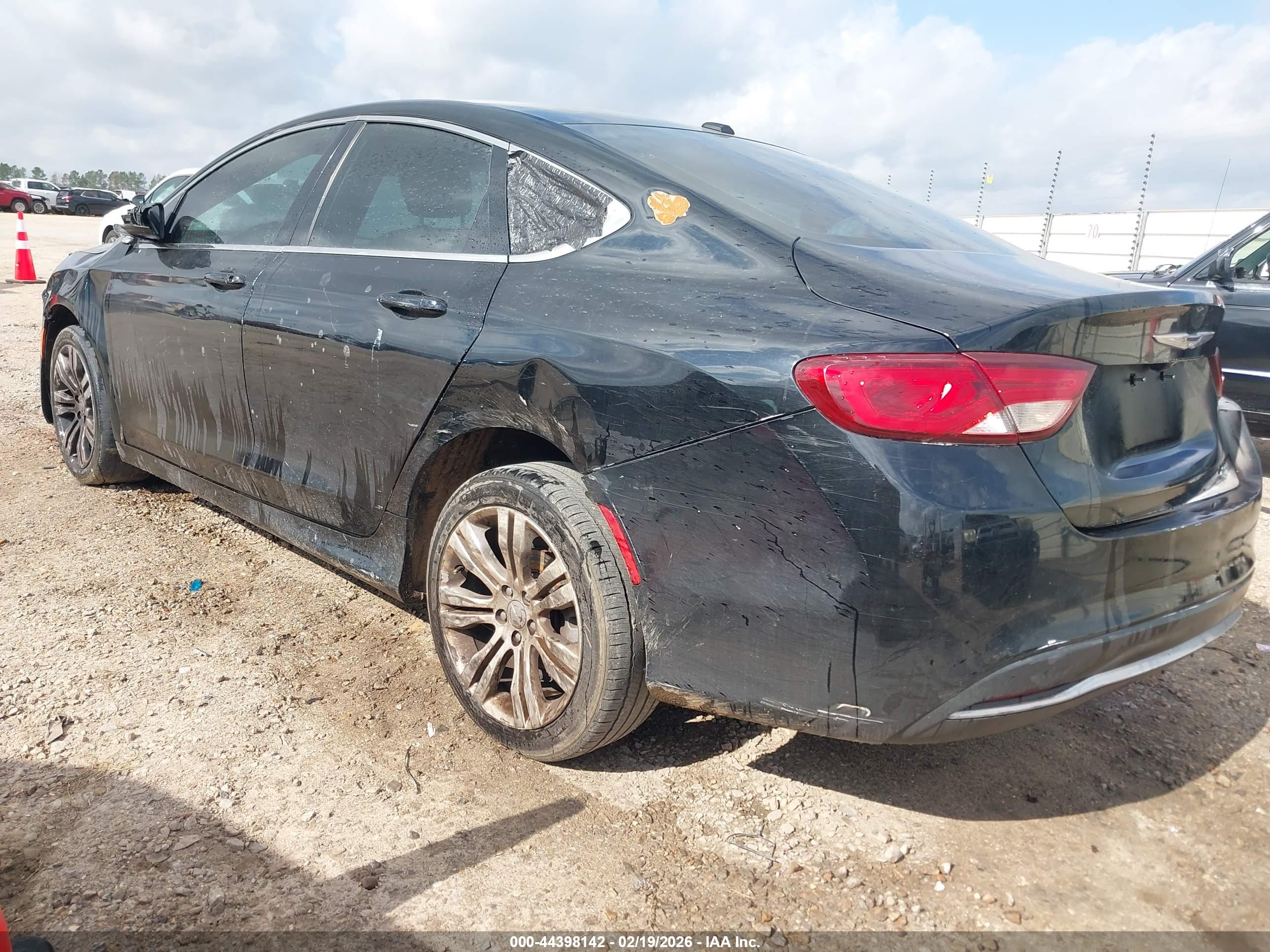 CHRYSLER 200 image 3