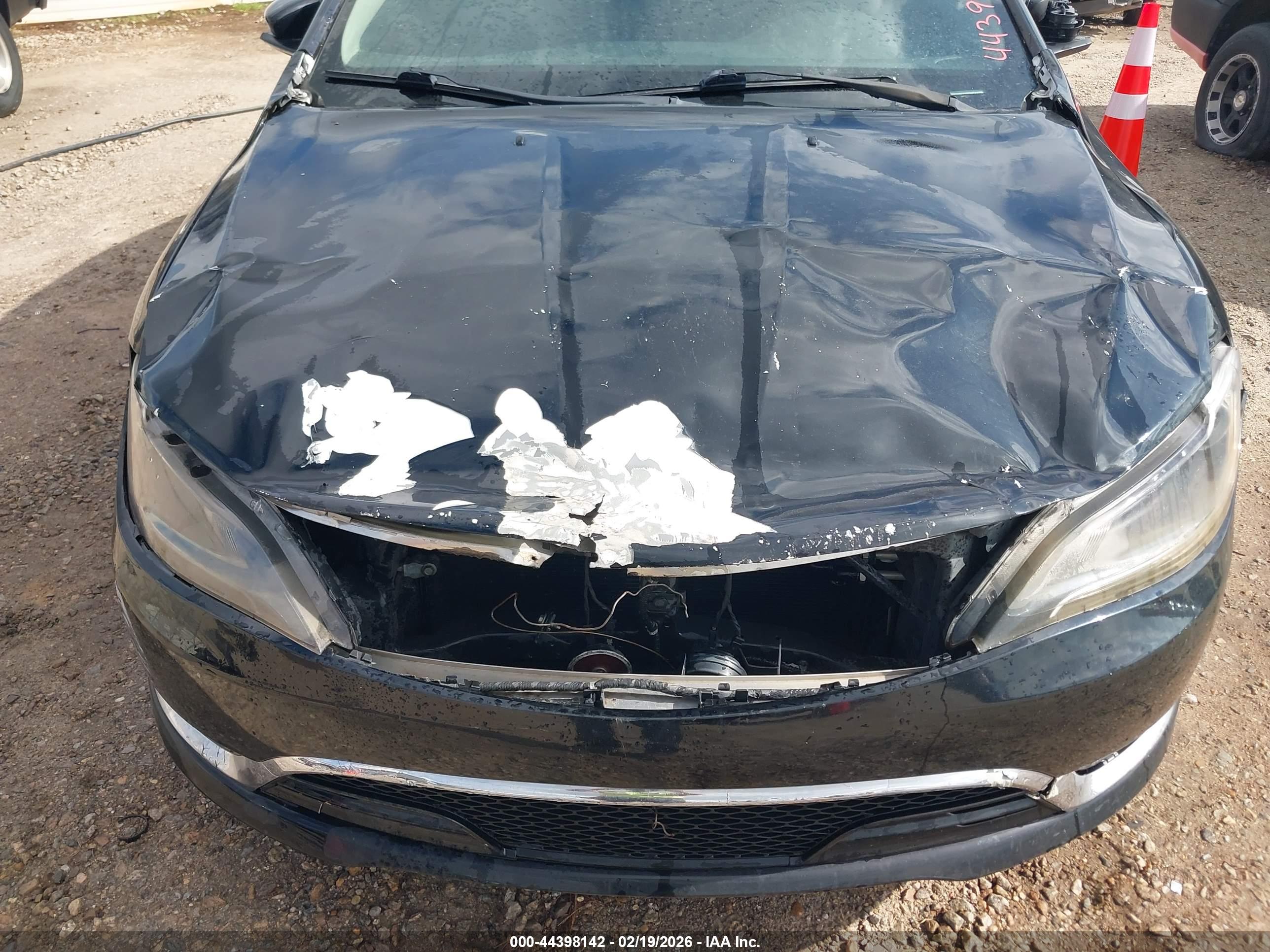 CHRYSLER 200 image 6