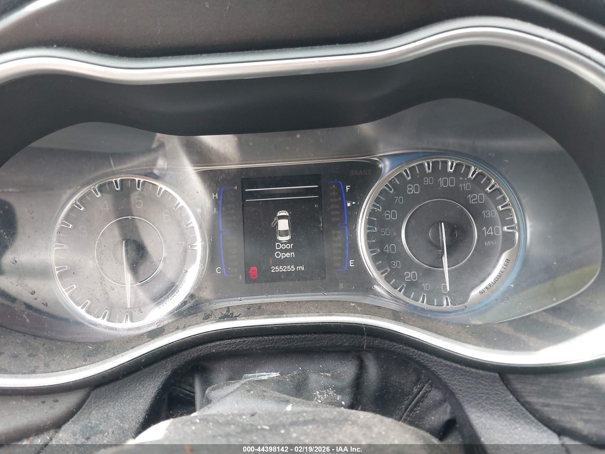 CHRYSLER 200 image 7