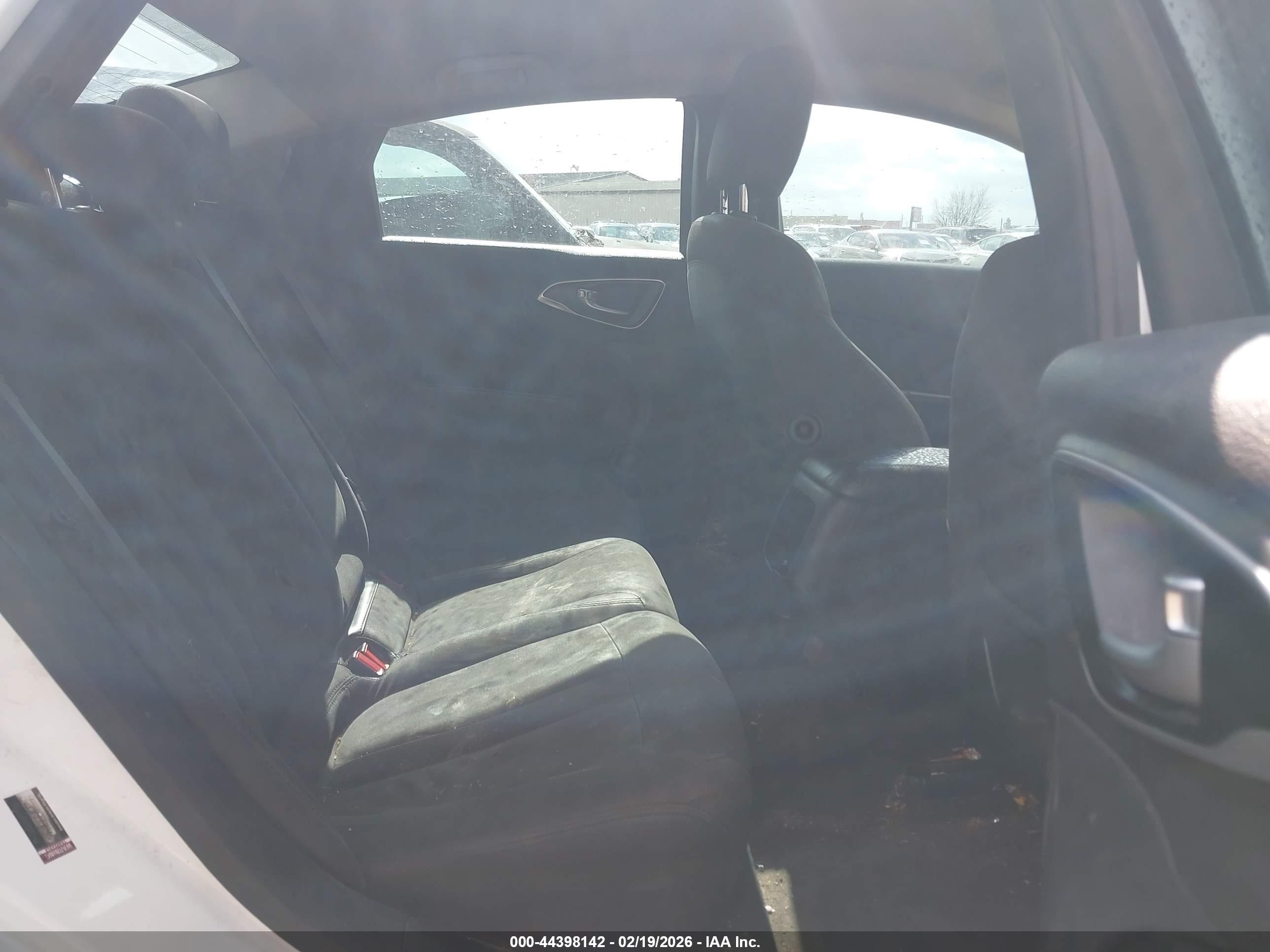 CHRYSLER 200 image 8