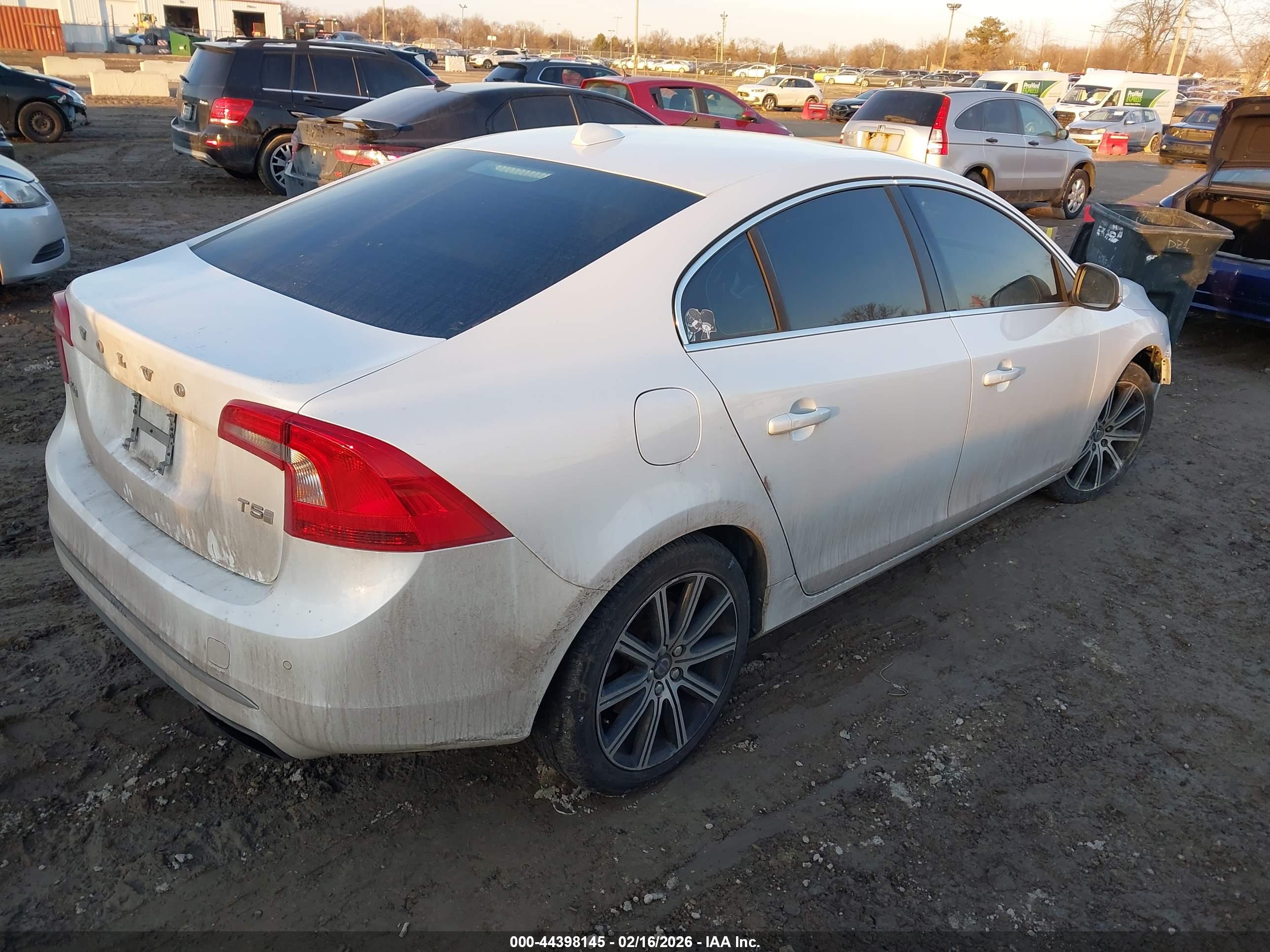 VOLVO S60 image 4