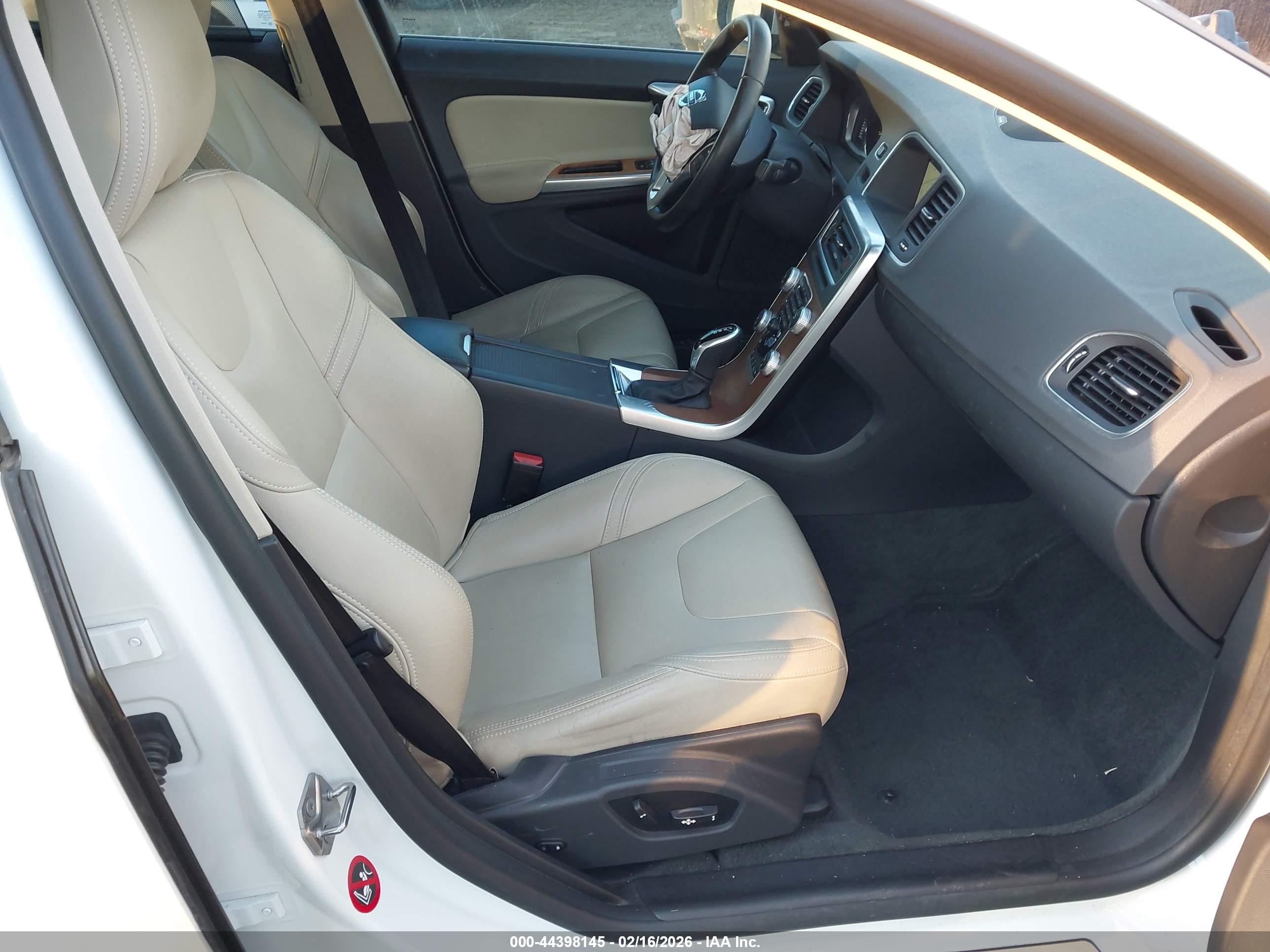 VOLVO S60 image 5