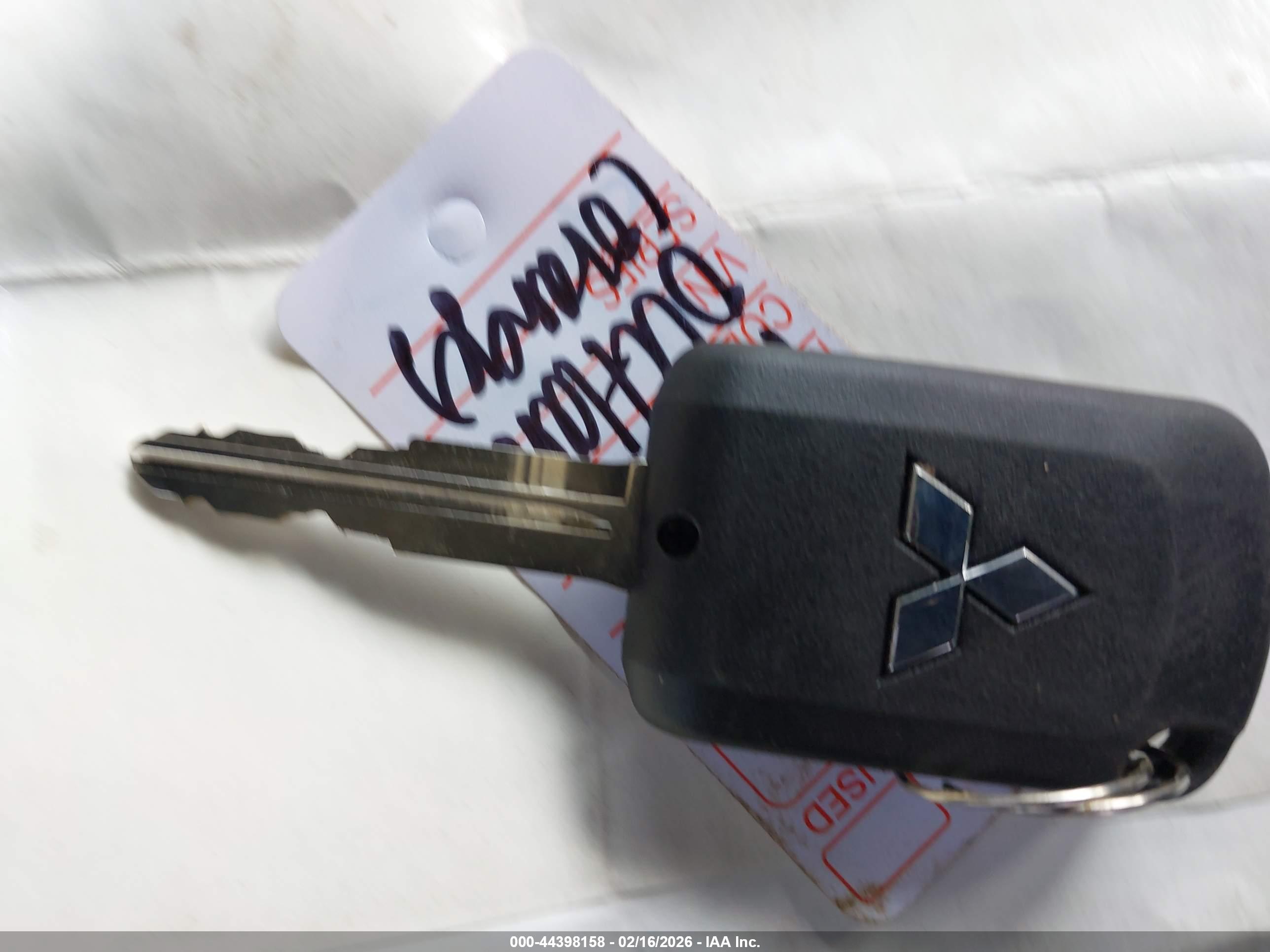 MITSUBISHI OUTLANDER image 11