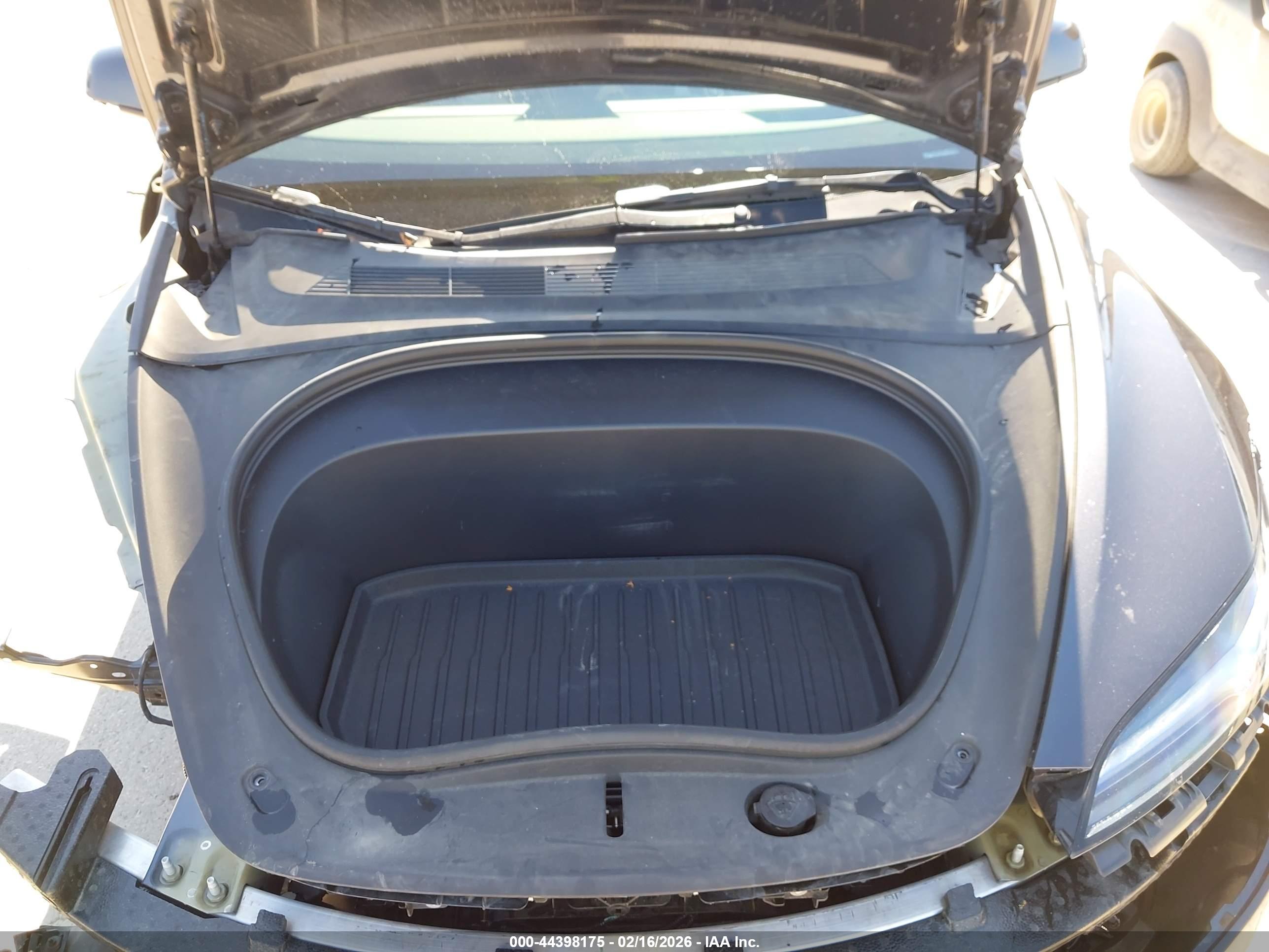 TESLA MODEL image 10