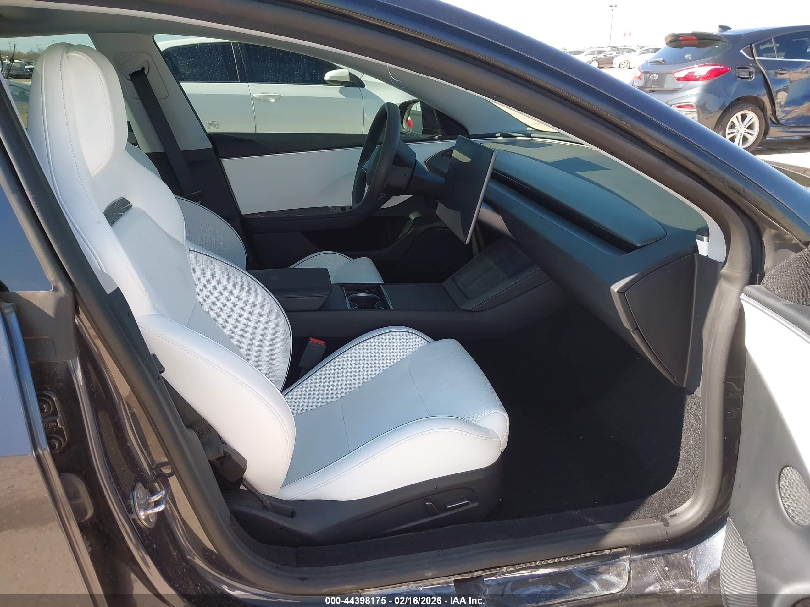 TESLA MODEL image 5