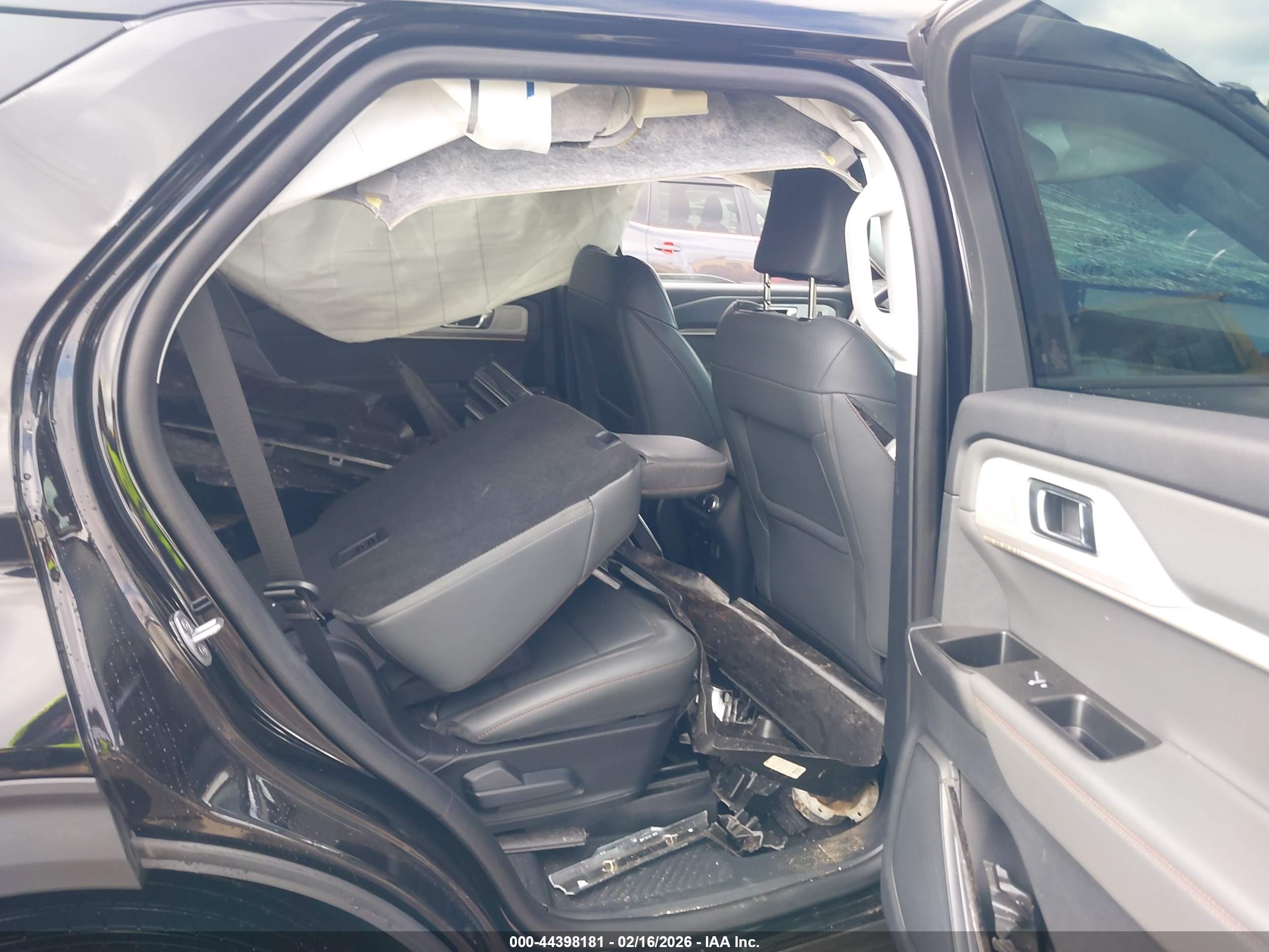 FORD EXPLORER image 8