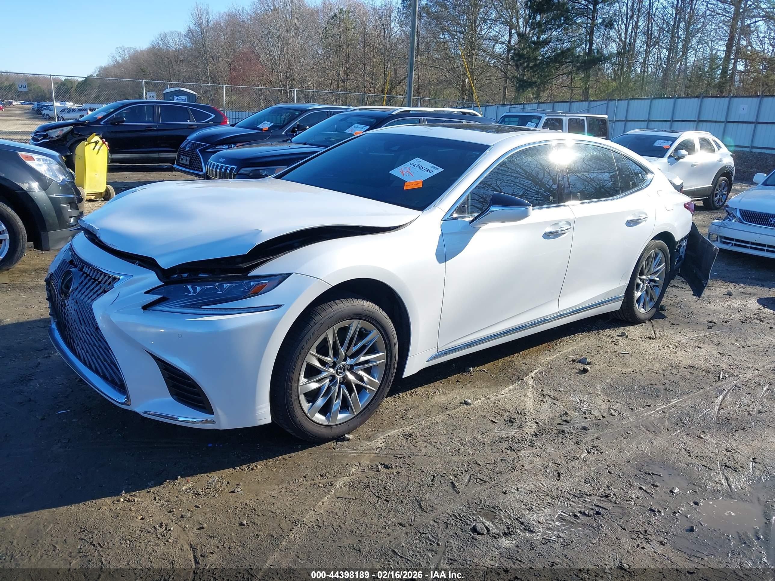 LEXUS LS image 2