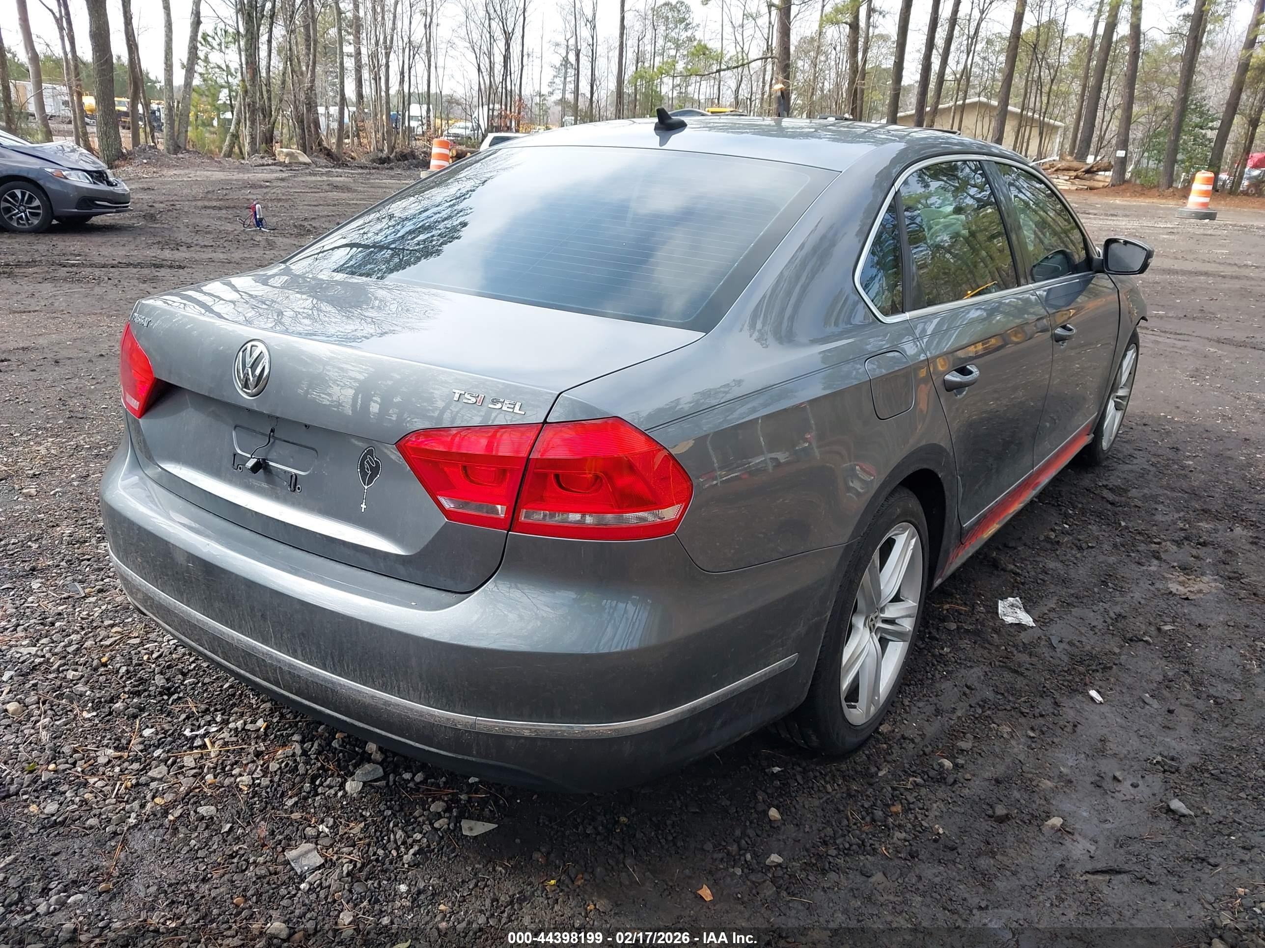 VOLKSWAGEN PASSAT image 4