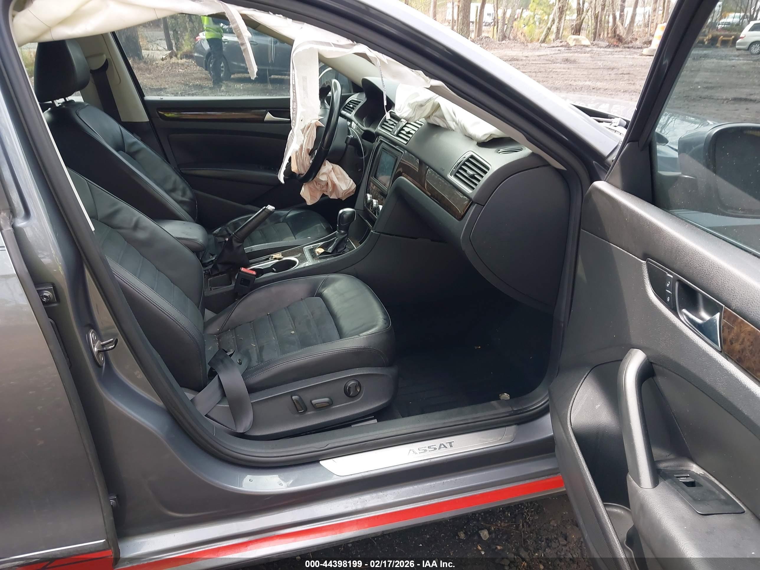 VOLKSWAGEN PASSAT image 5